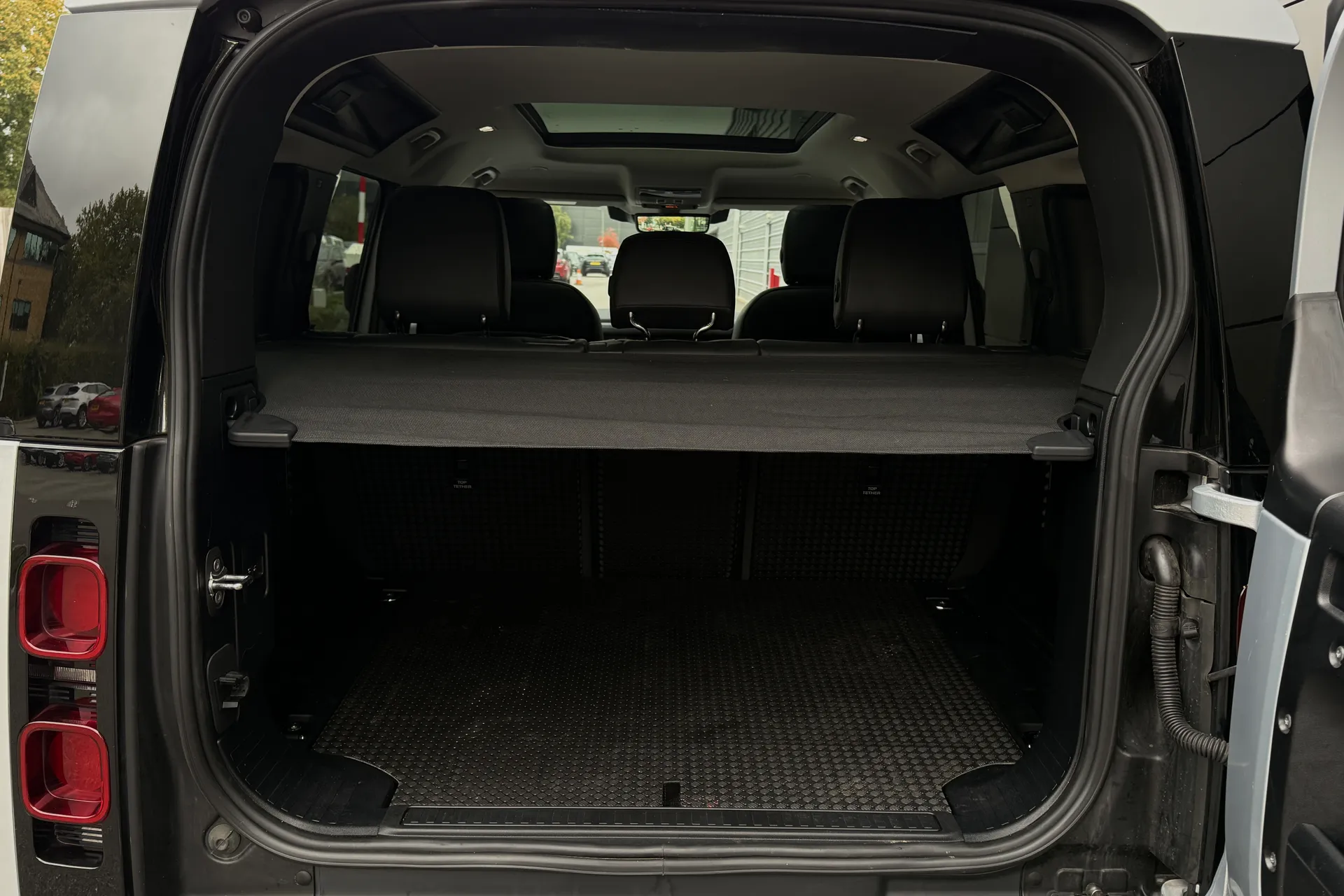 LAND ROVER DEFENDER thumbnail image number 35