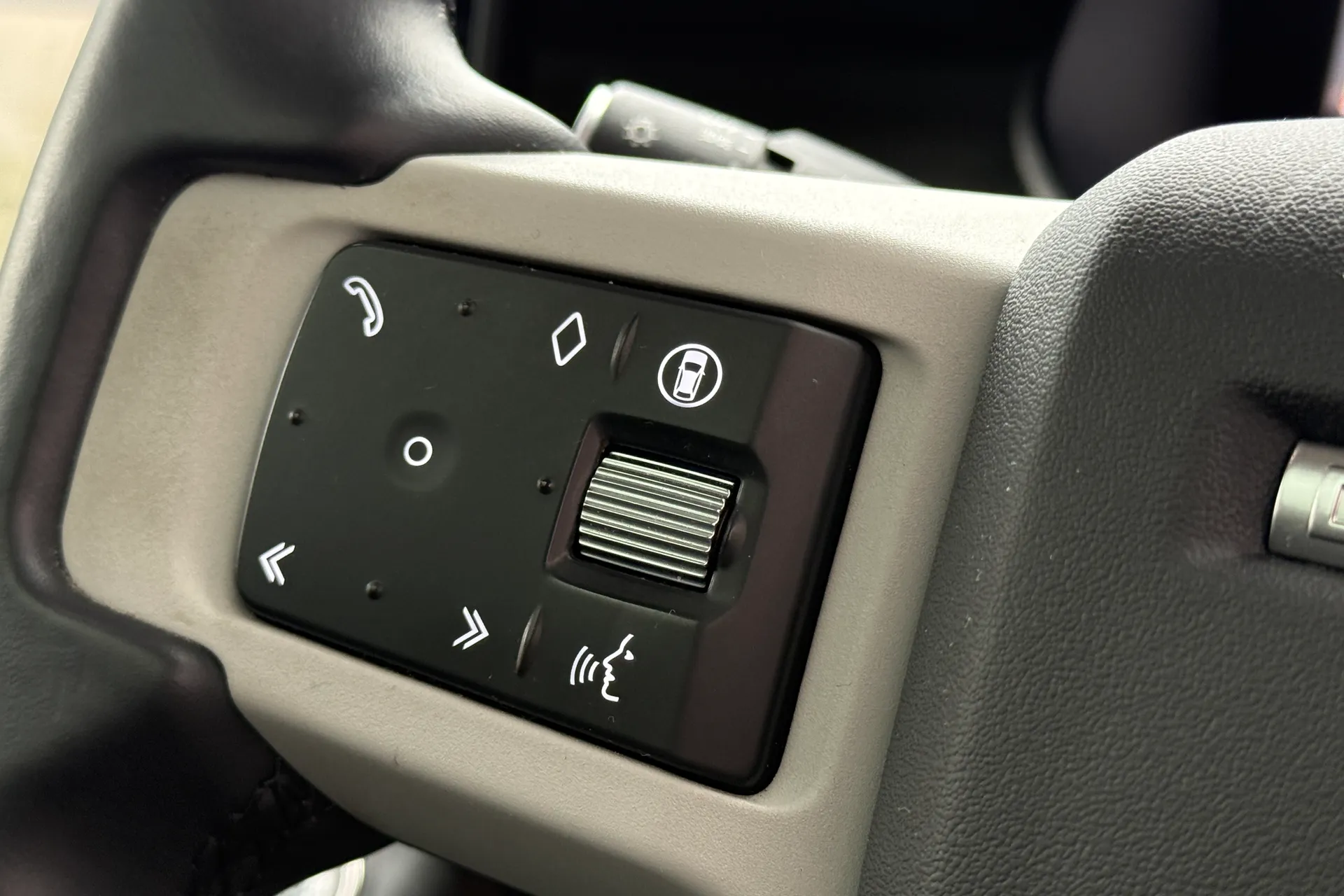 LAND ROVER DEFENDER thumbnail image number 52