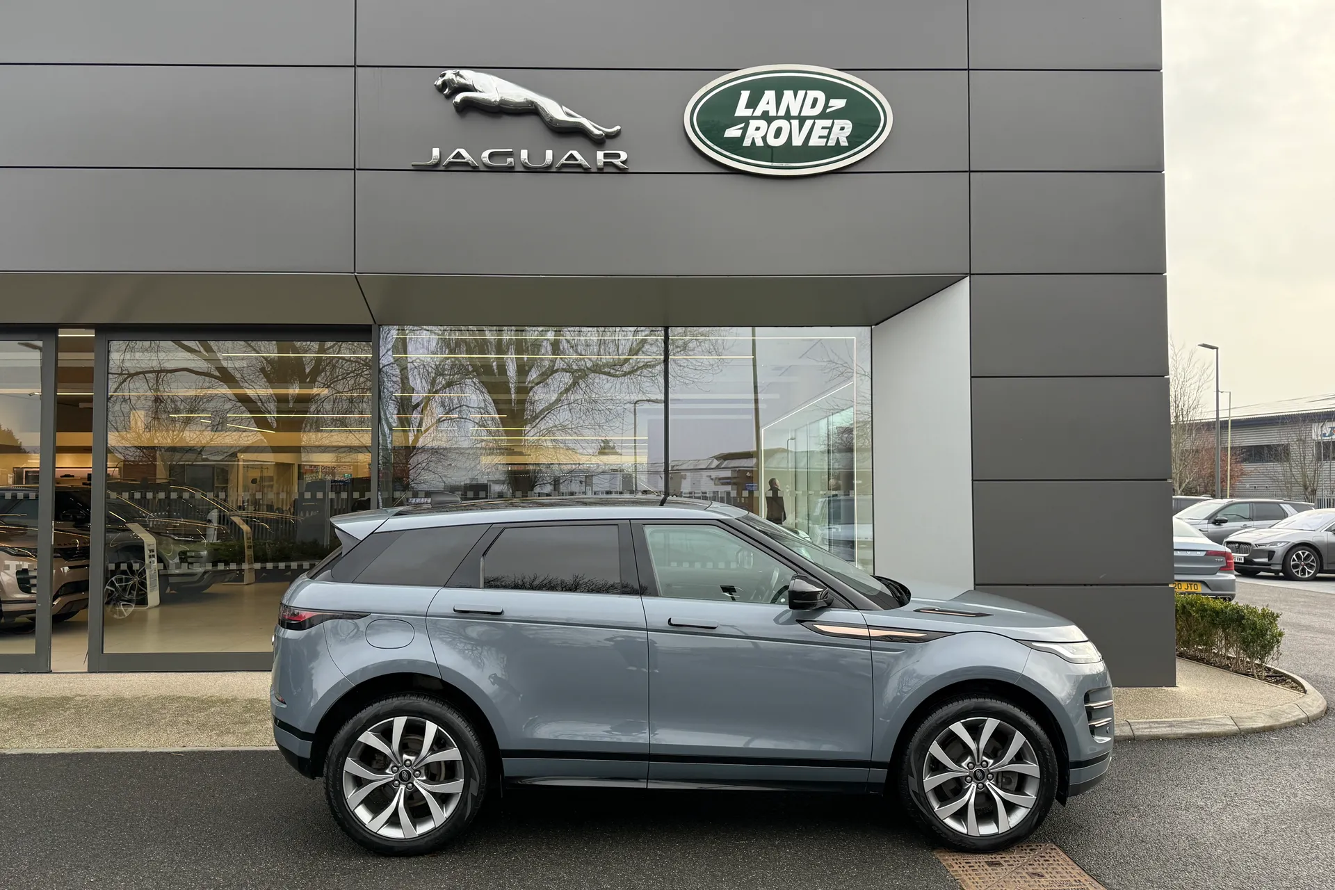 LAND ROVER RANGE ROVER EVOQUE thumbnail image number 2