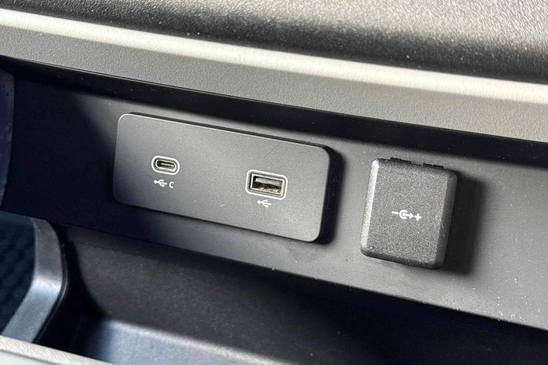 LAND ROVER DEFENDER thumbnail image number 58