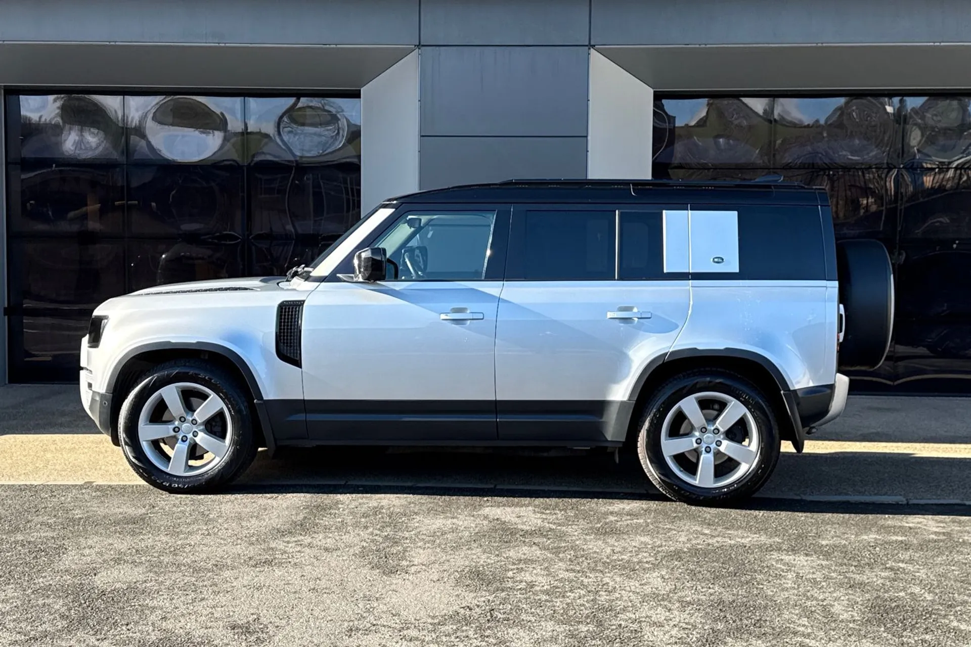 LAND ROVER DEFENDER thumbnail image number 16