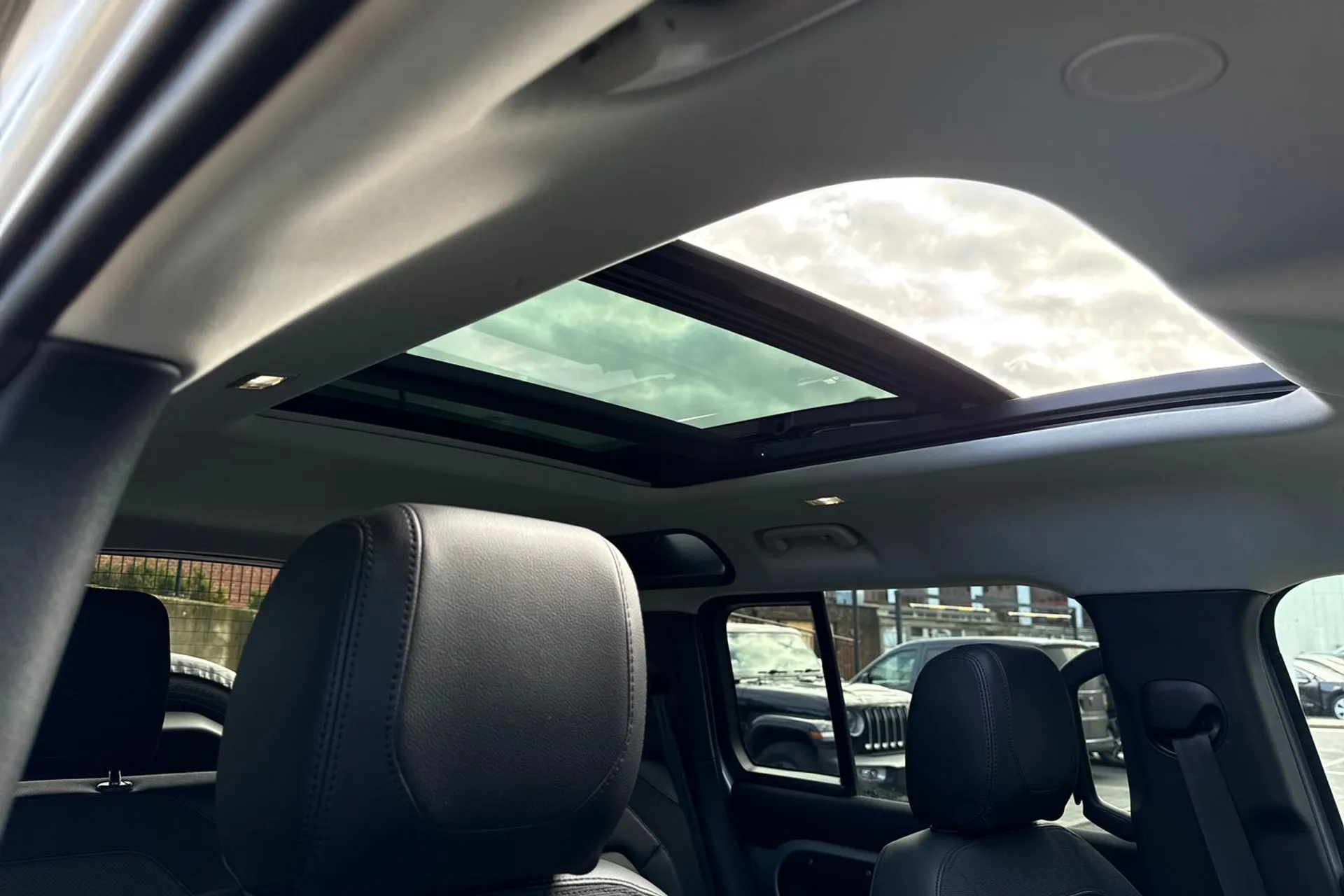 LAND ROVER DEFENDER thumbnail image number 11