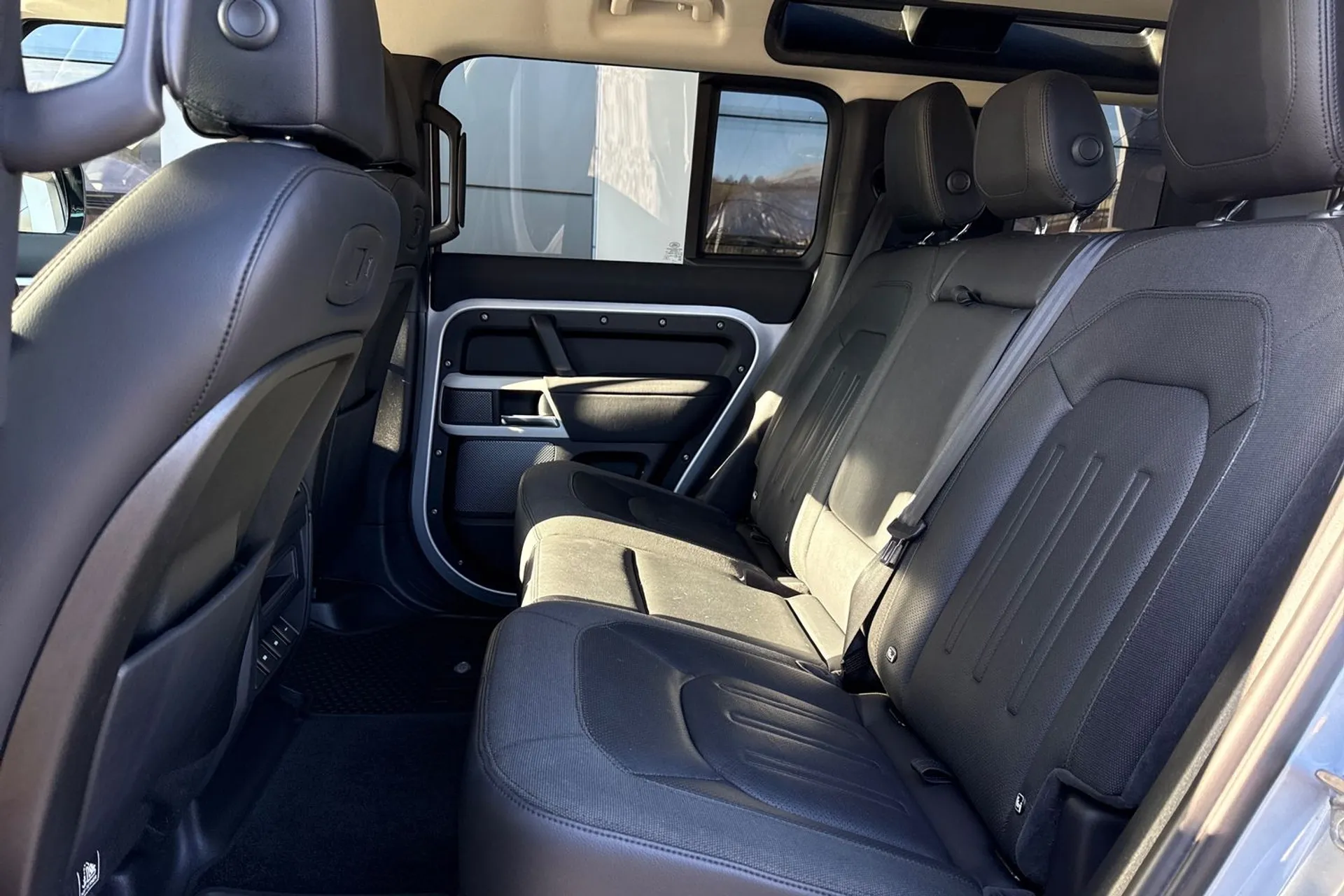 LAND ROVER DEFENDER thumbnail image number 45