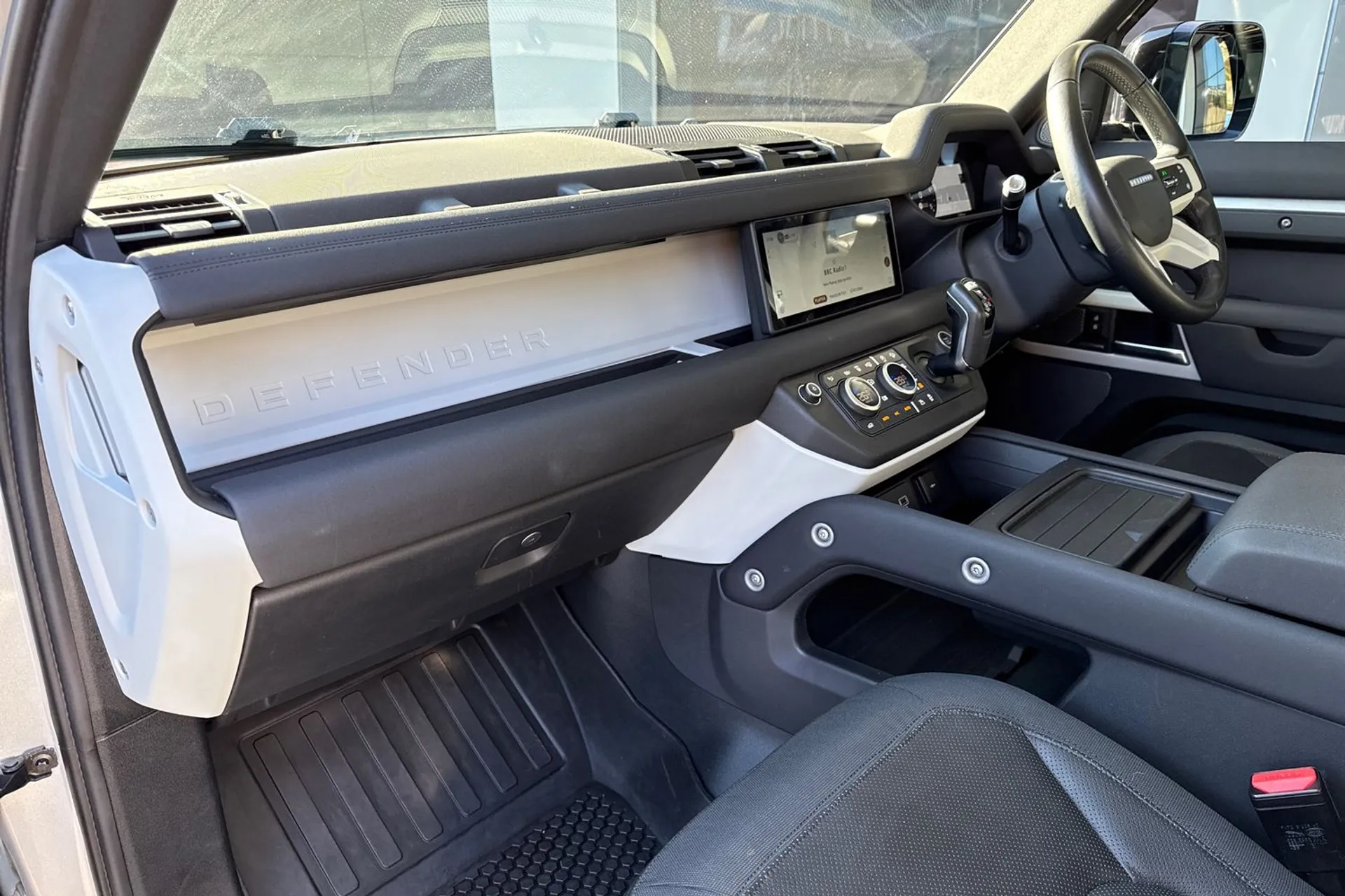 LAND ROVER DEFENDER thumbnail image number 43