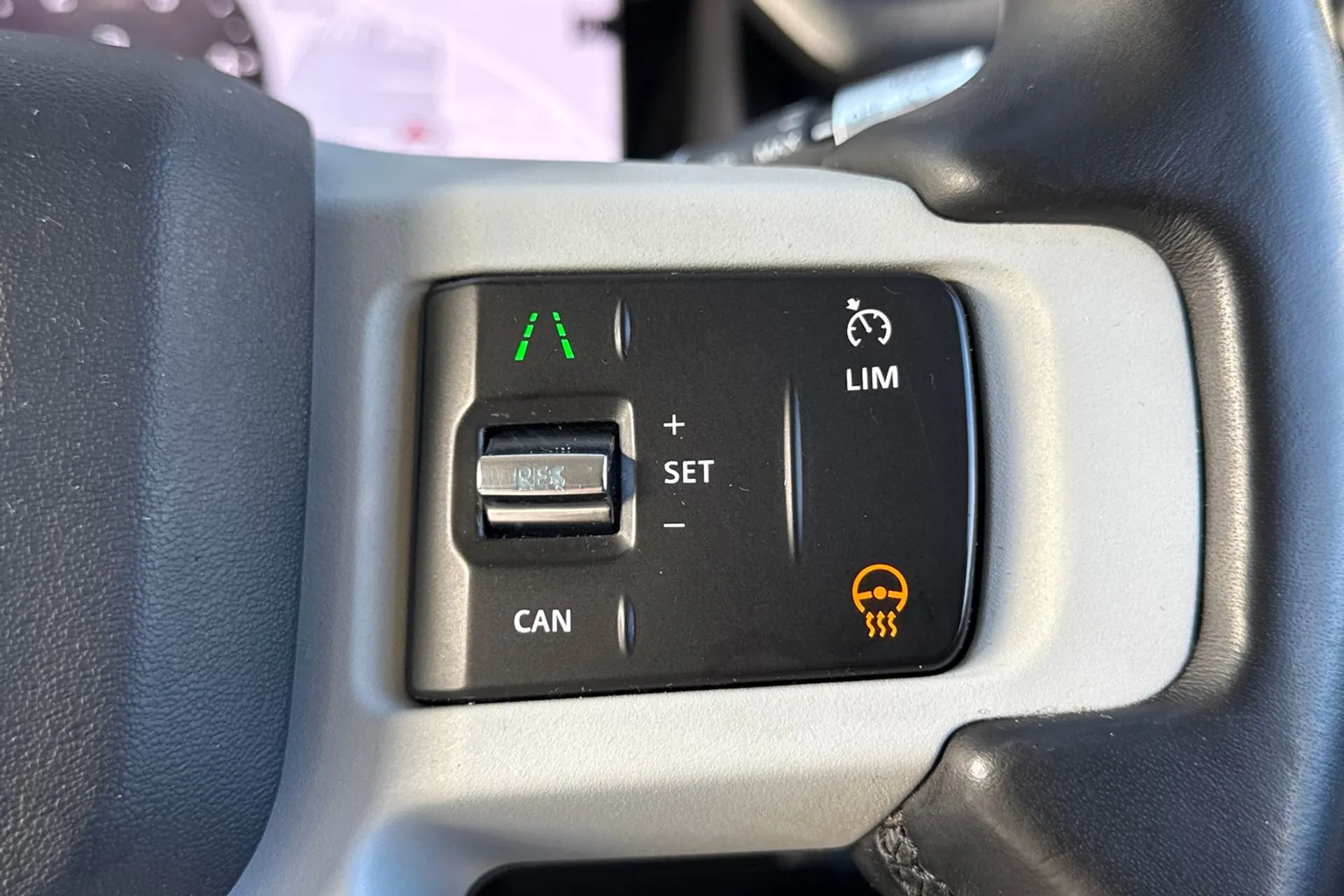 LAND ROVER DEFENDER thumbnail image number 52