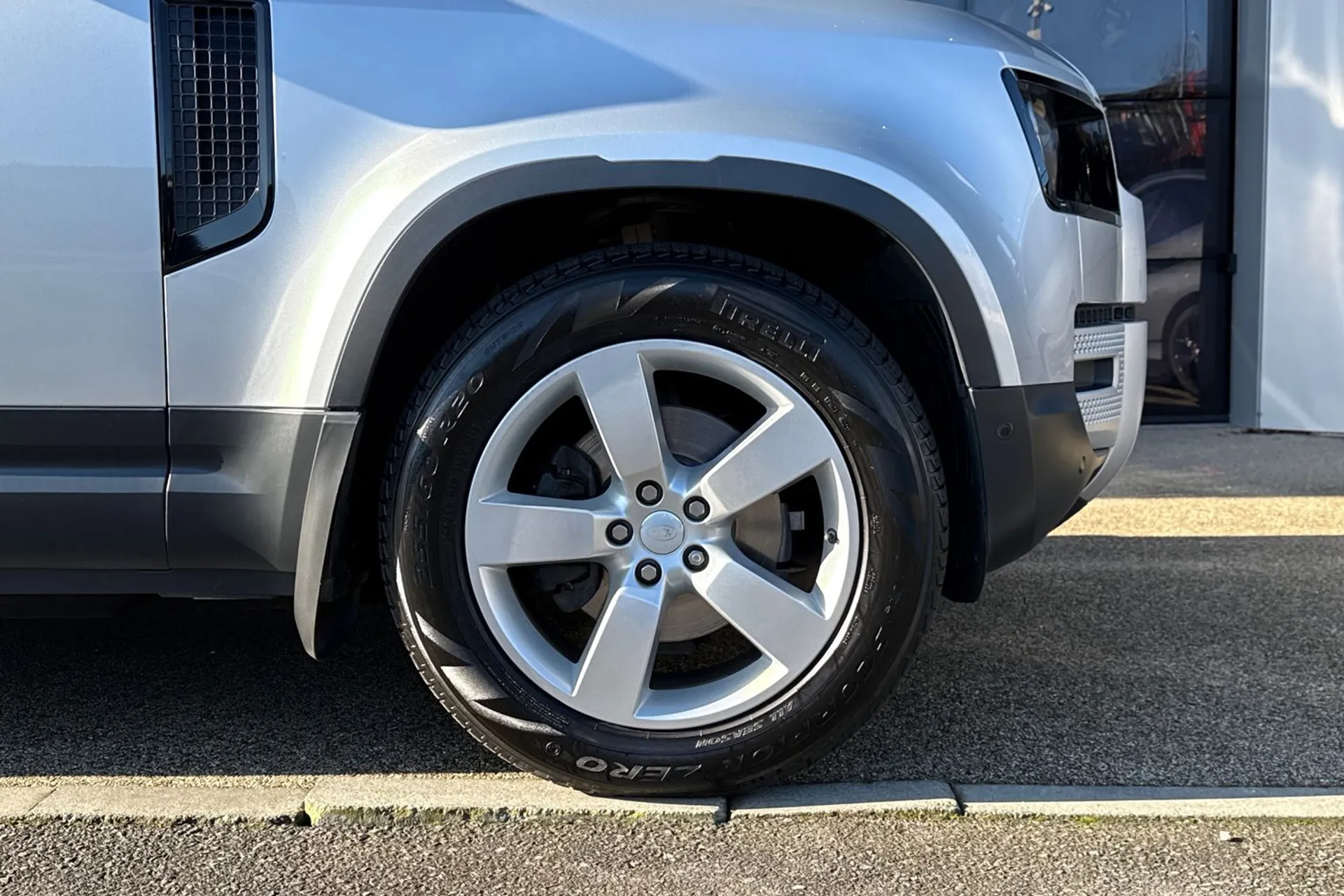 LAND ROVER DEFENDER thumbnail image number 21