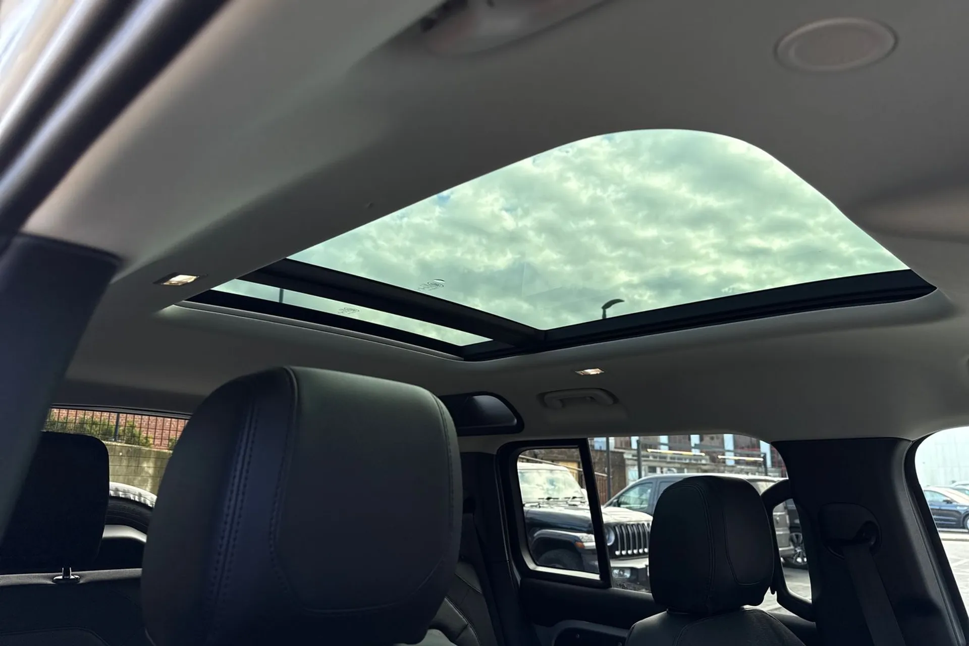 LAND ROVER DEFENDER thumbnail image number 10