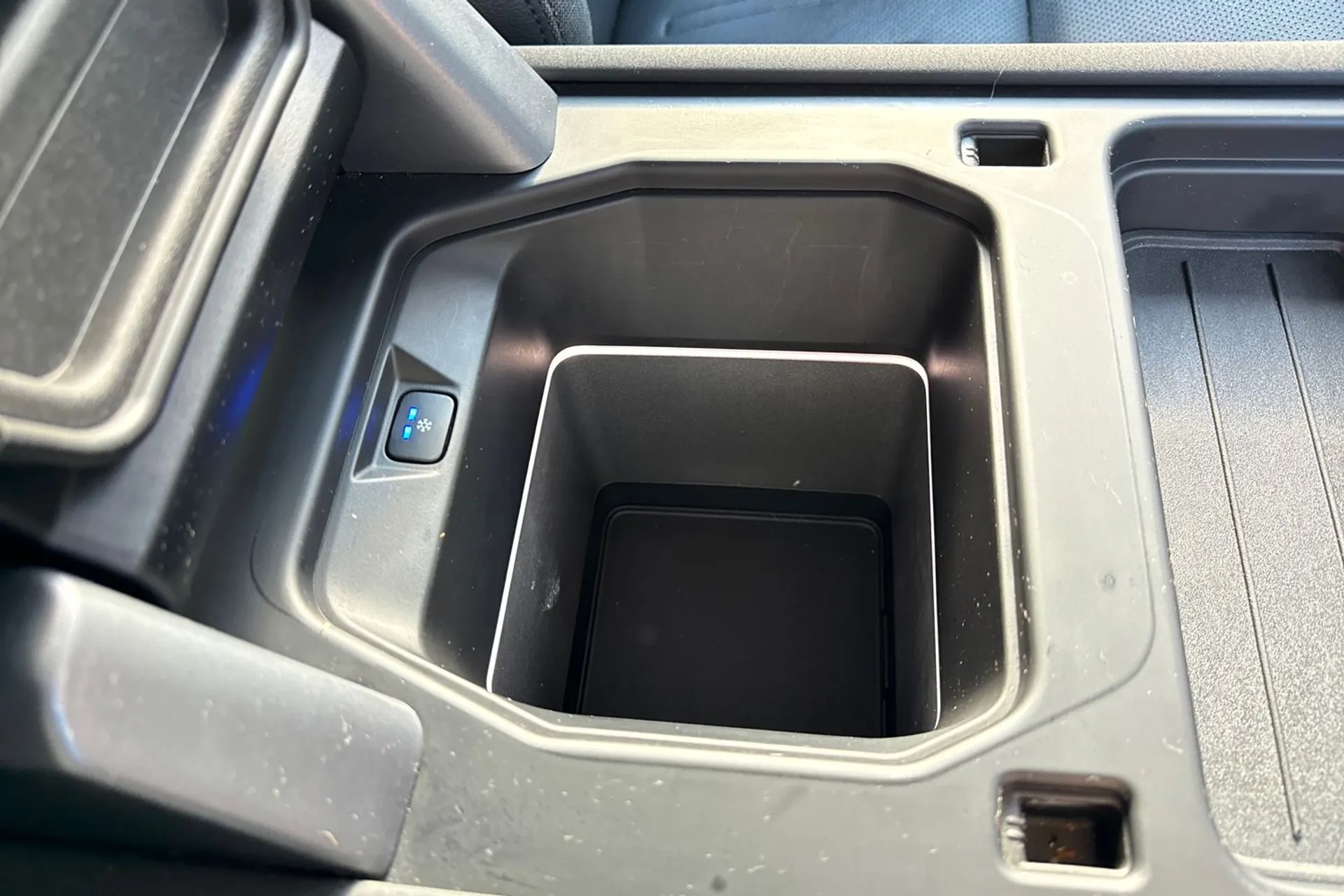 LAND ROVER DEFENDER thumbnail image number 59