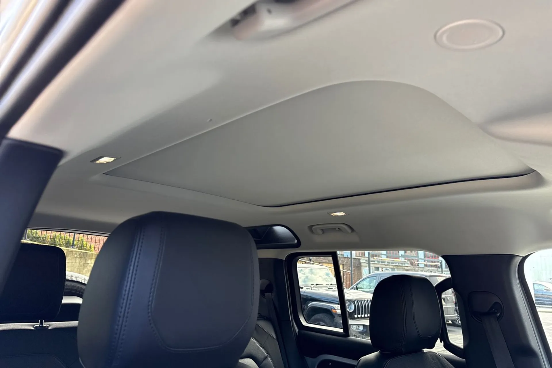 LAND ROVER DEFENDER thumbnail image number 9