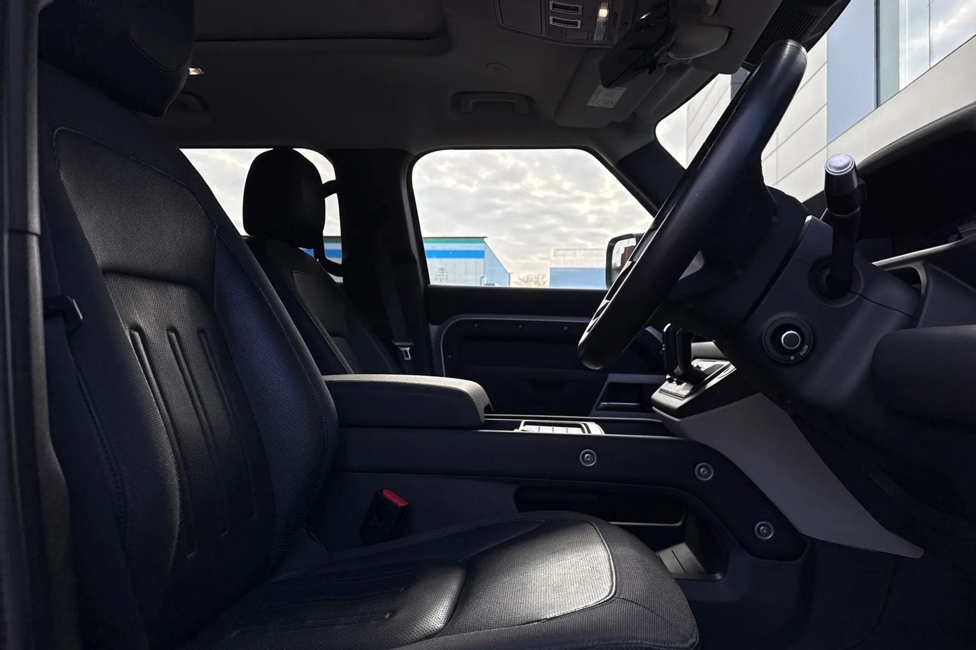 LAND ROVER DEFENDER thumbnail image number 23