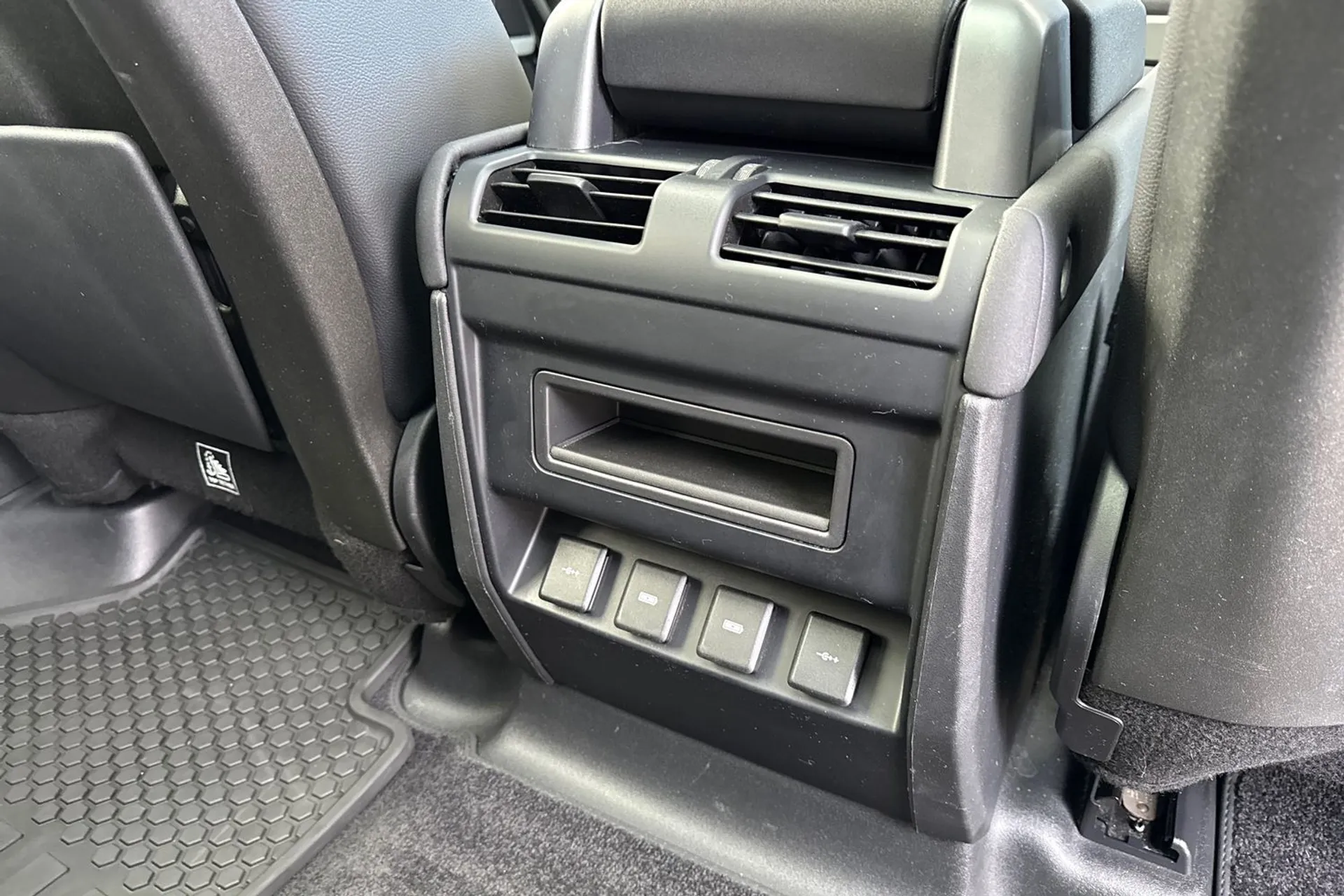 LAND ROVER DEFENDER thumbnail image number 60