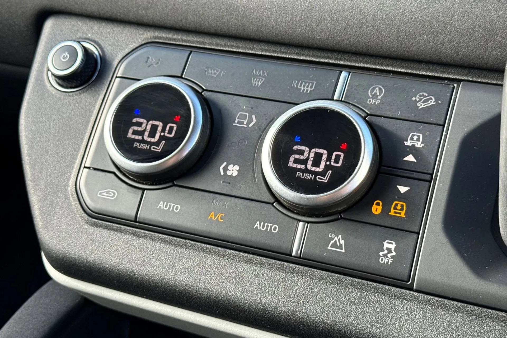 LAND ROVER DEFENDER thumbnail image number 53