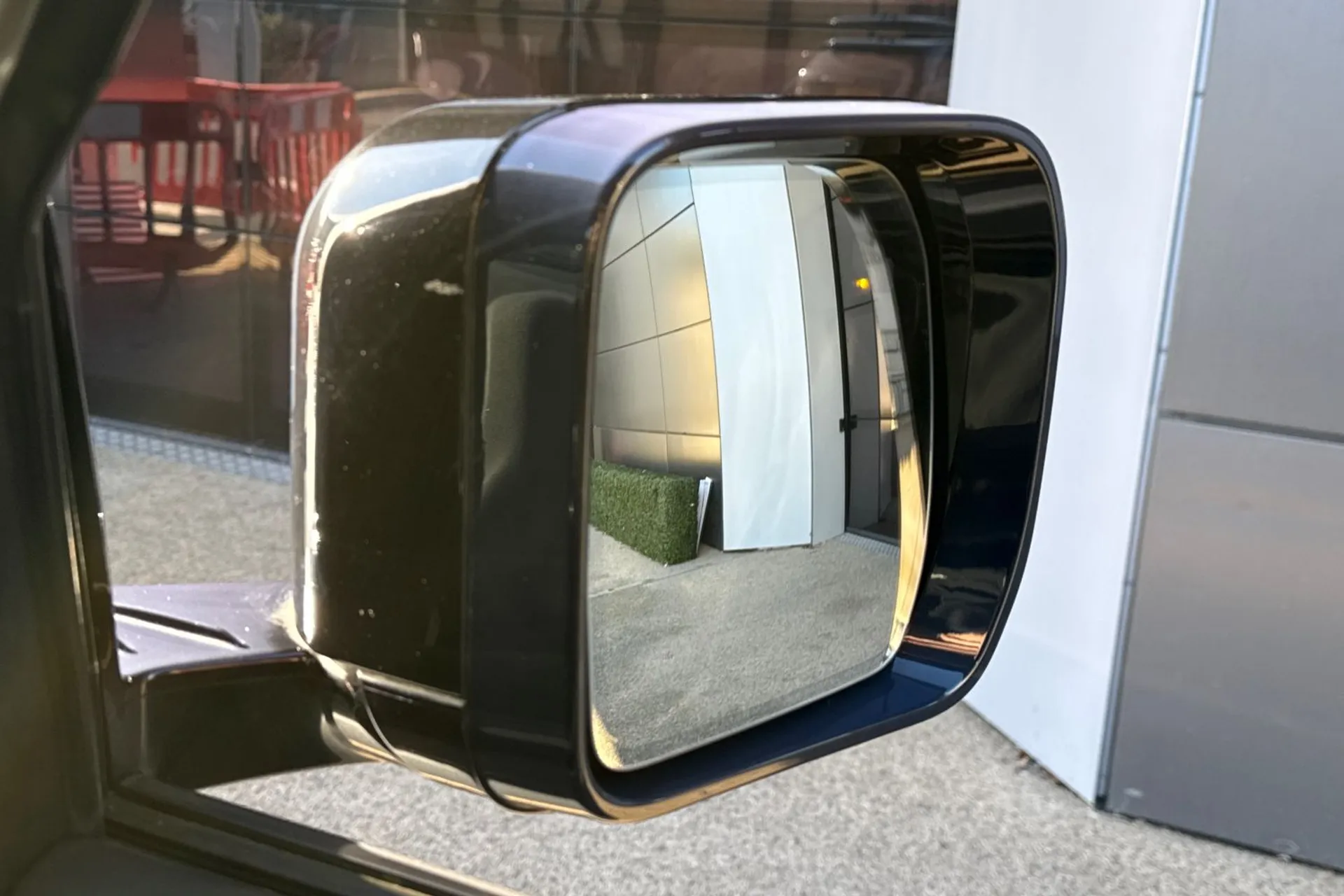 LAND ROVER DEFENDER thumbnail image number 30