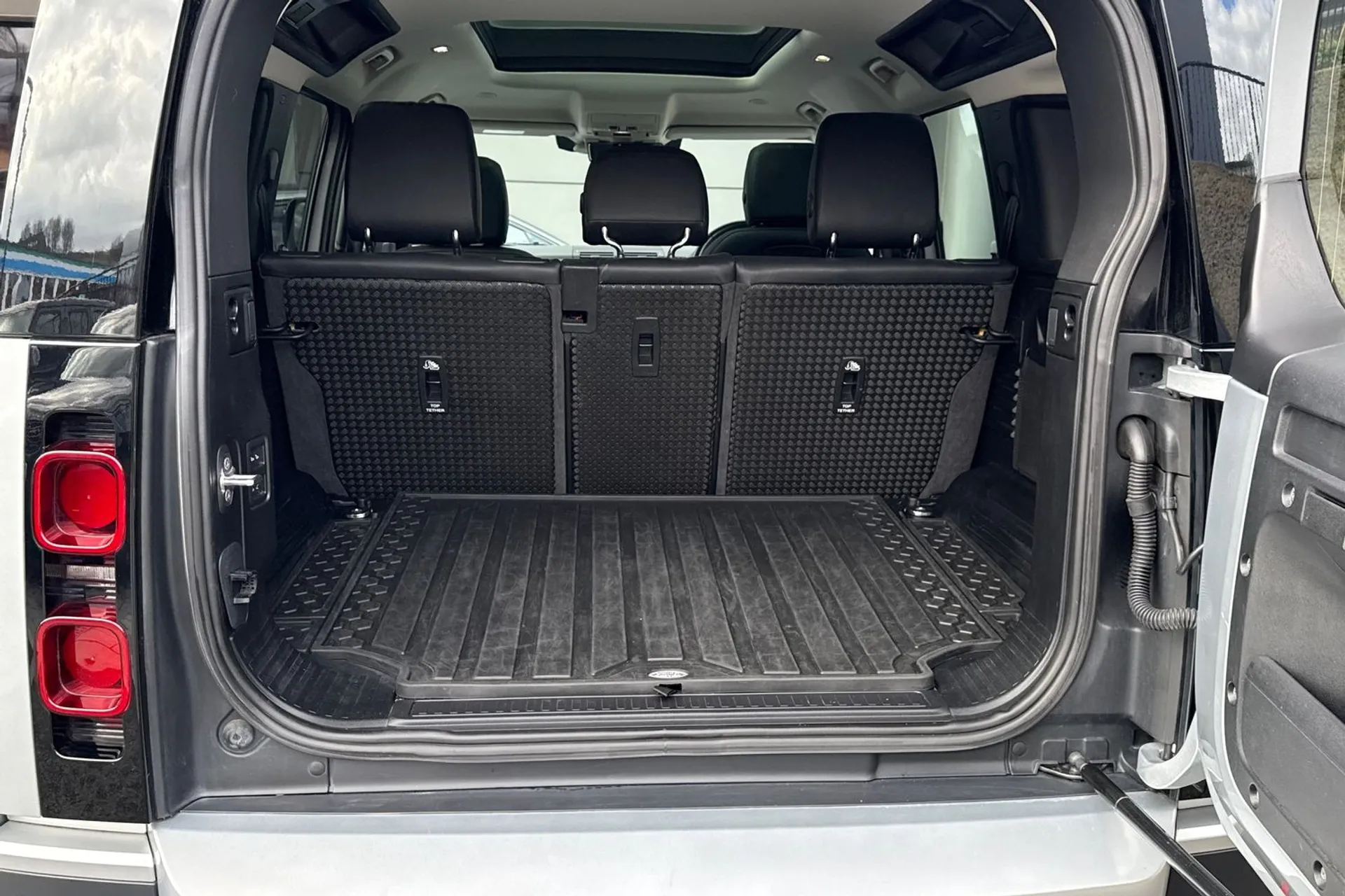 LAND ROVER DEFENDER thumbnail image number 38