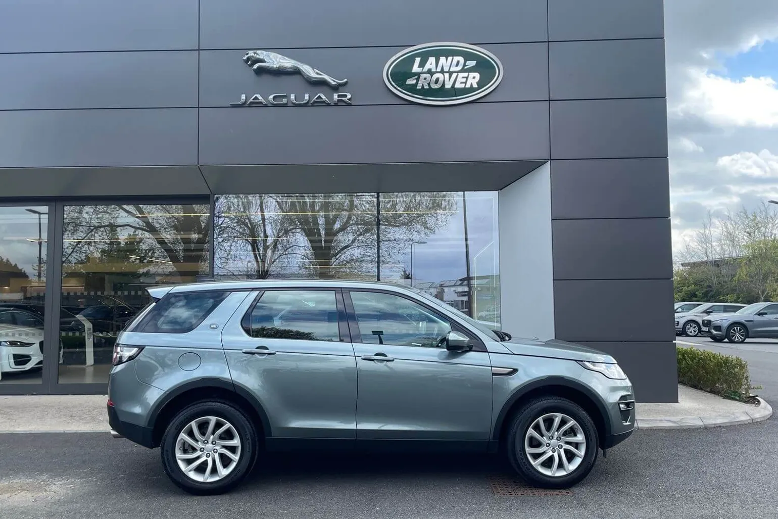 Used 2019 LAND ROVER DISCOVERY SPORT SE Tech PK19URP Harwoods Land