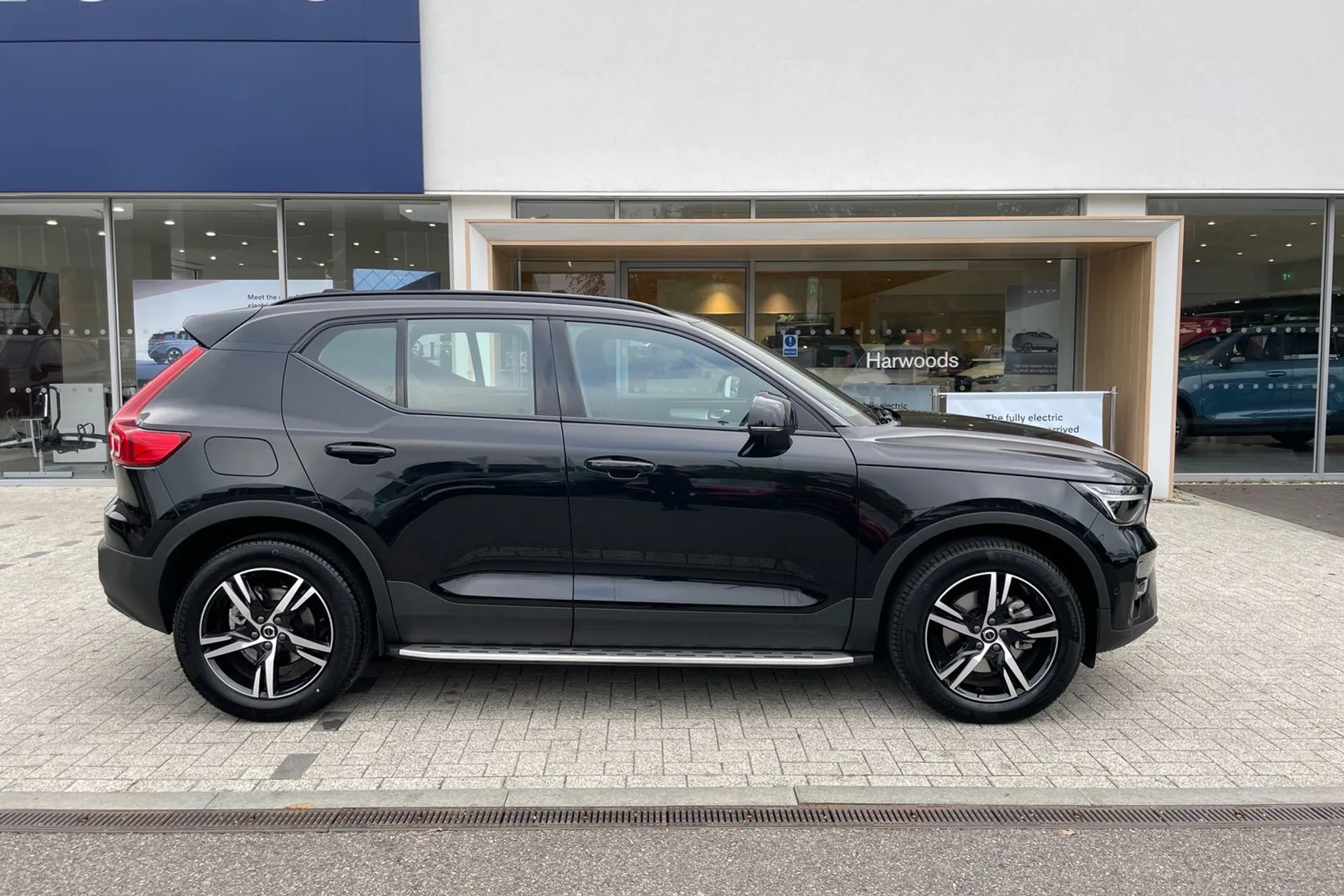 Volvo XC40 thumbnail image number 2