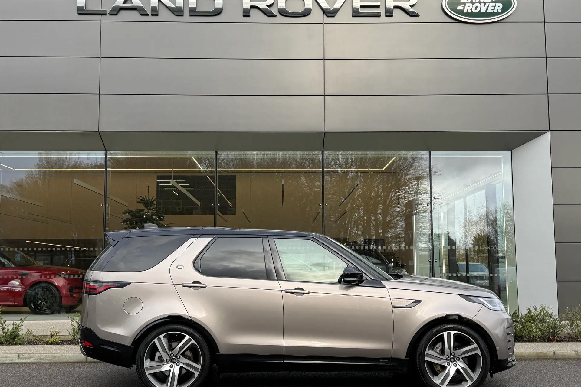 LAND ROVER DISCOVERY thumbnail image number 2