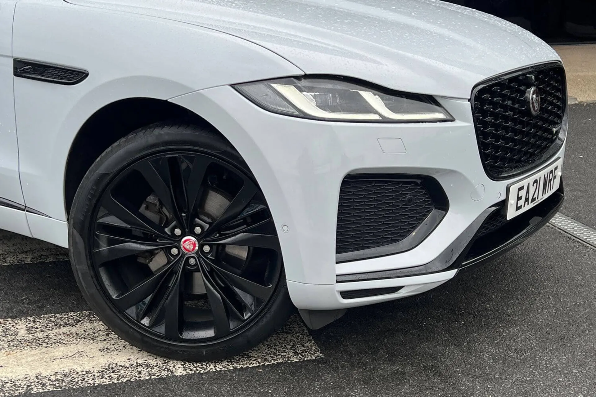 Jaguar F-PACE thumbnail image number 21