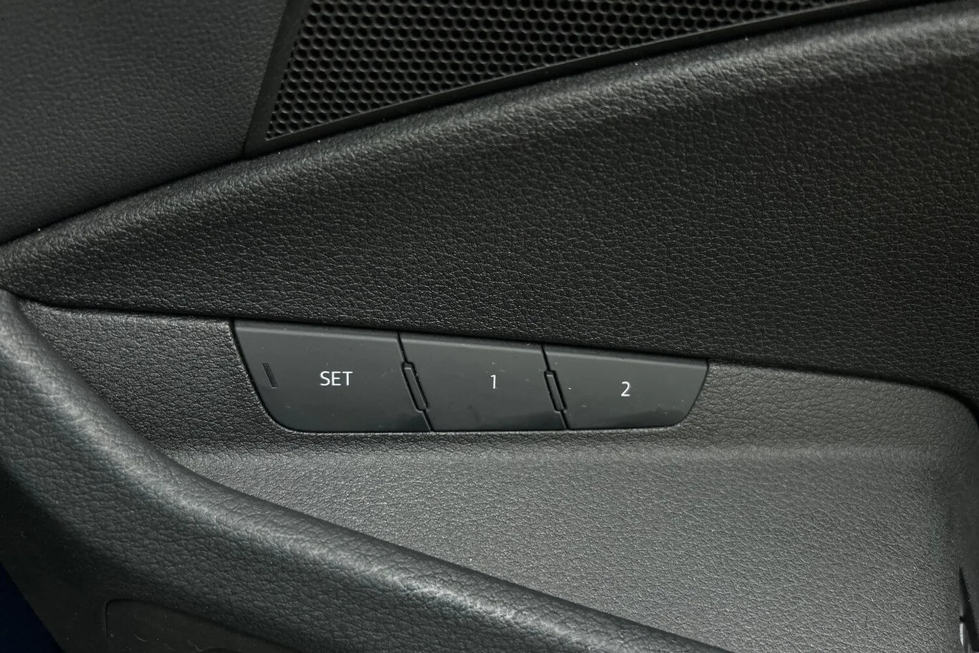 Audi e-tron thumbnail image number 28