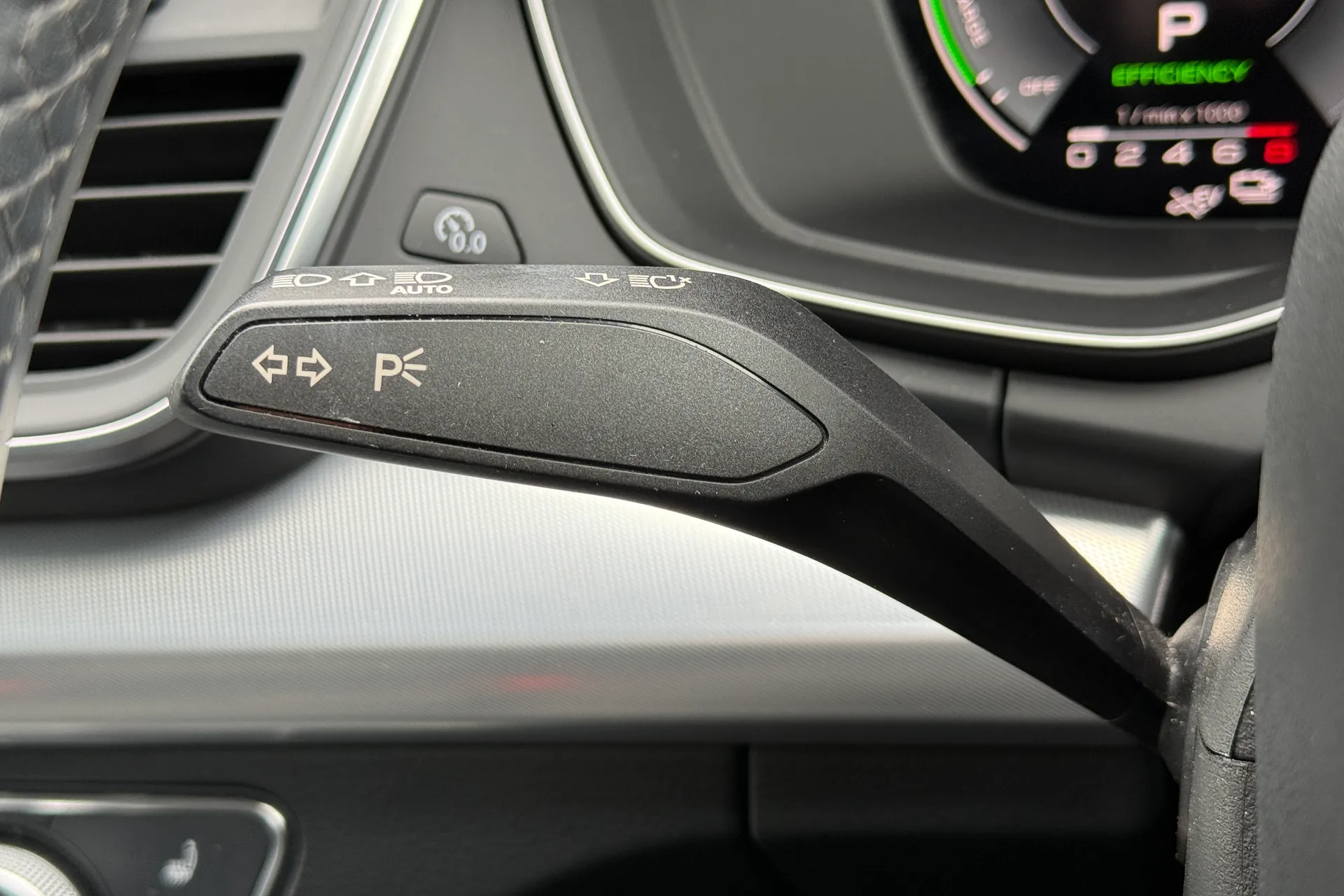 Audi Q5 thumbnail image number 9