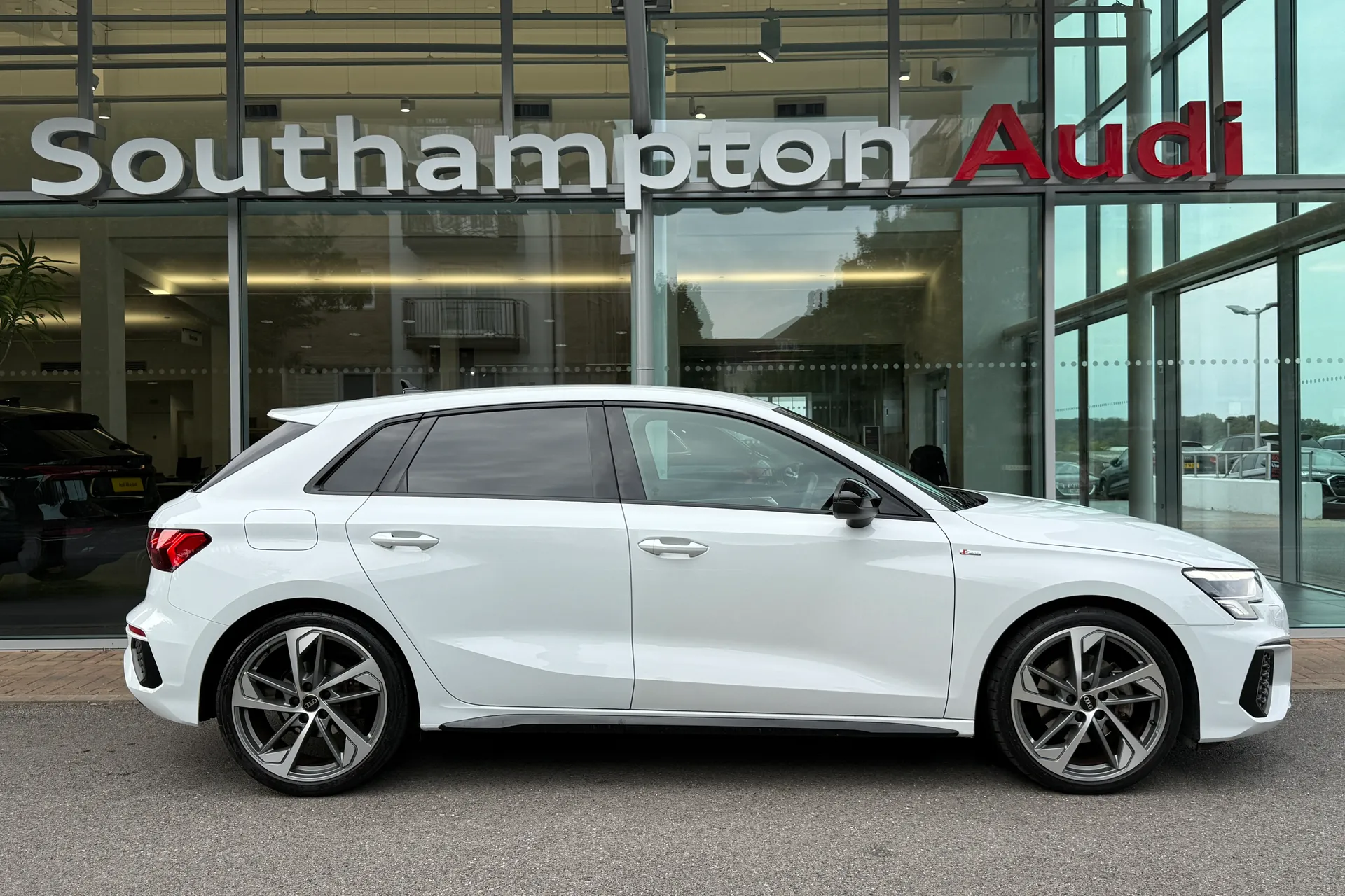 Audi A3 thumbnail image number 2