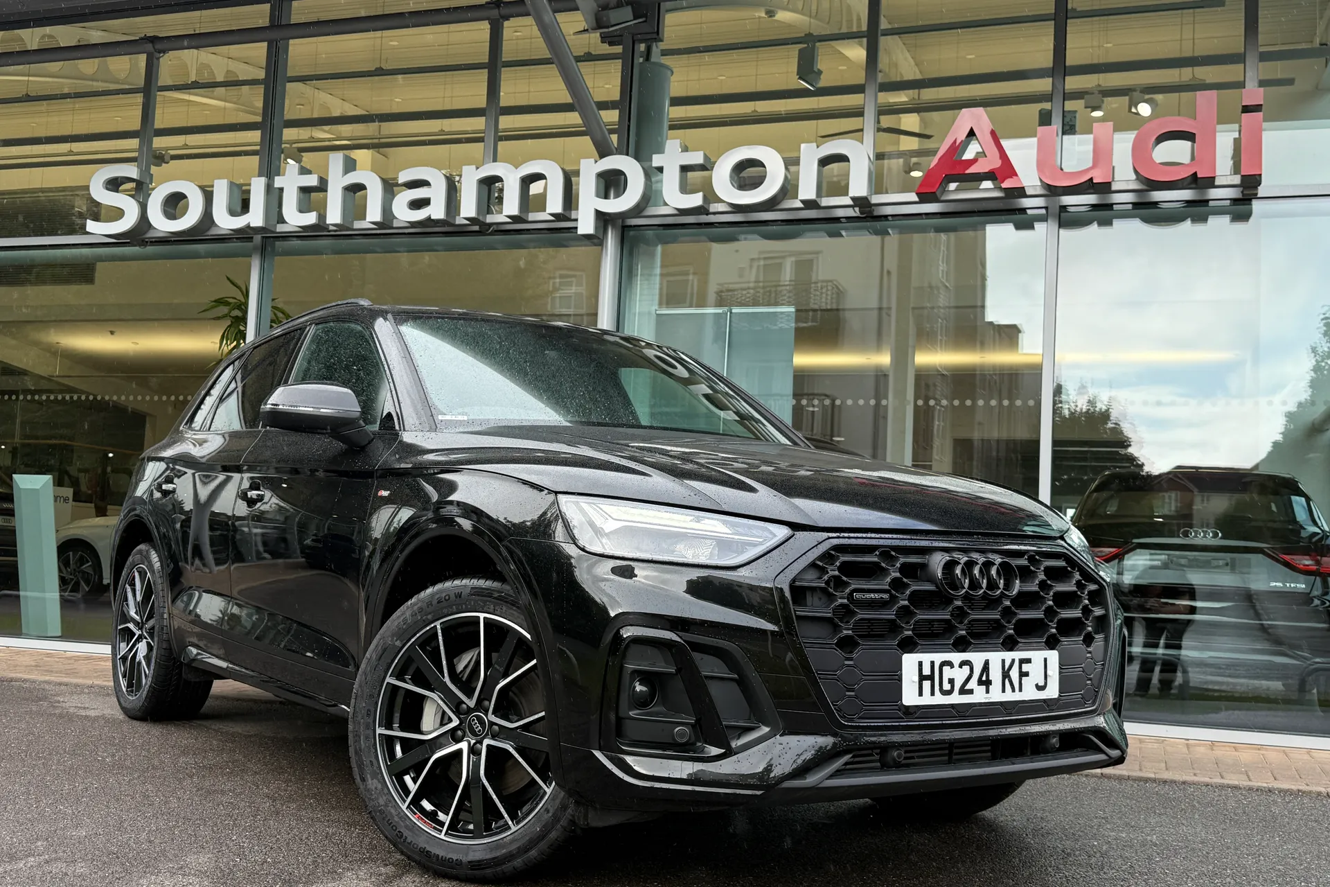 Audi Q5 focused image