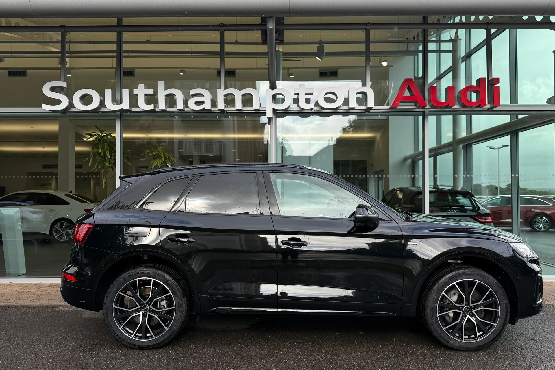 Audi Q5 thumbnail image number 2