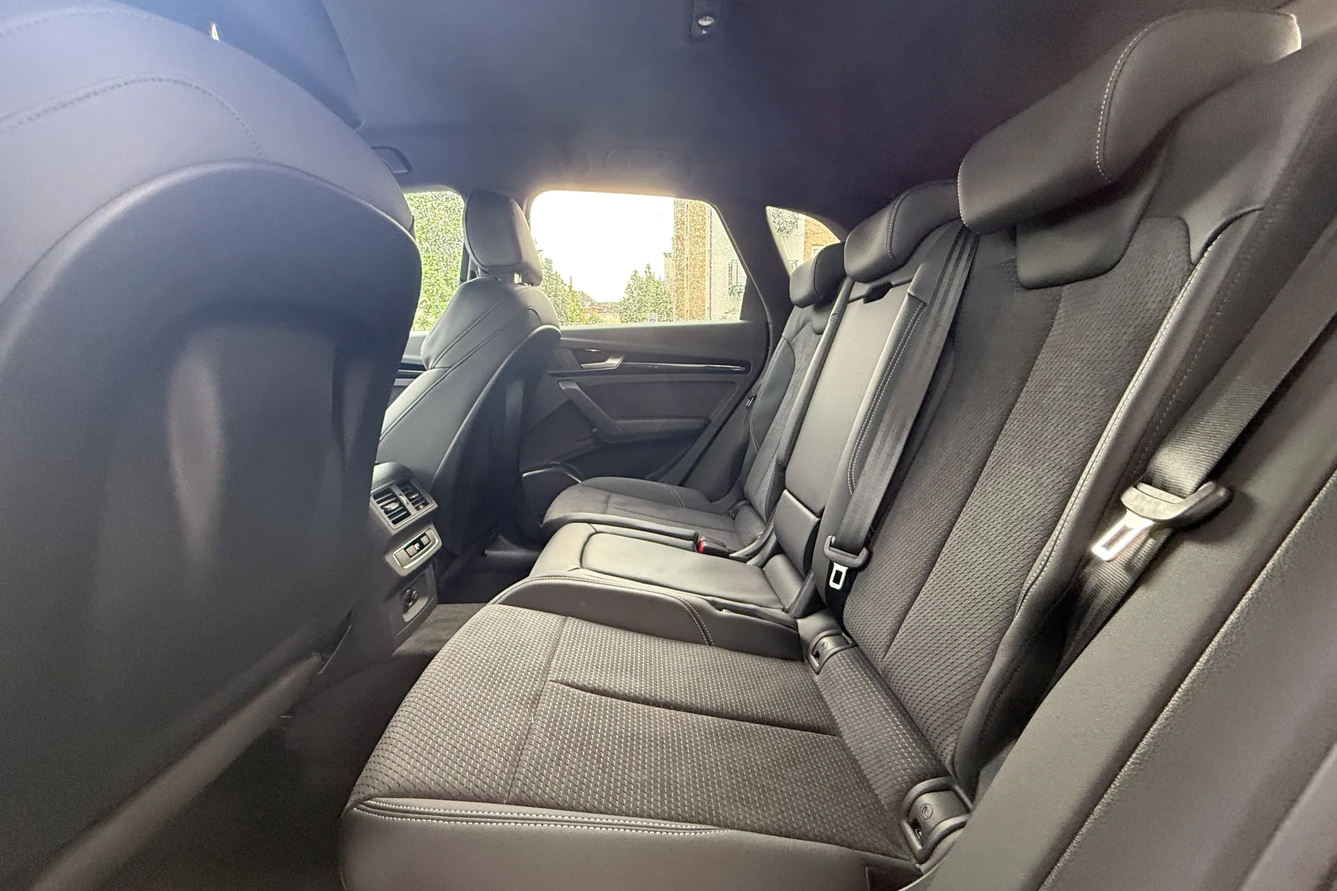 Audi Q5 thumbnail image number 30