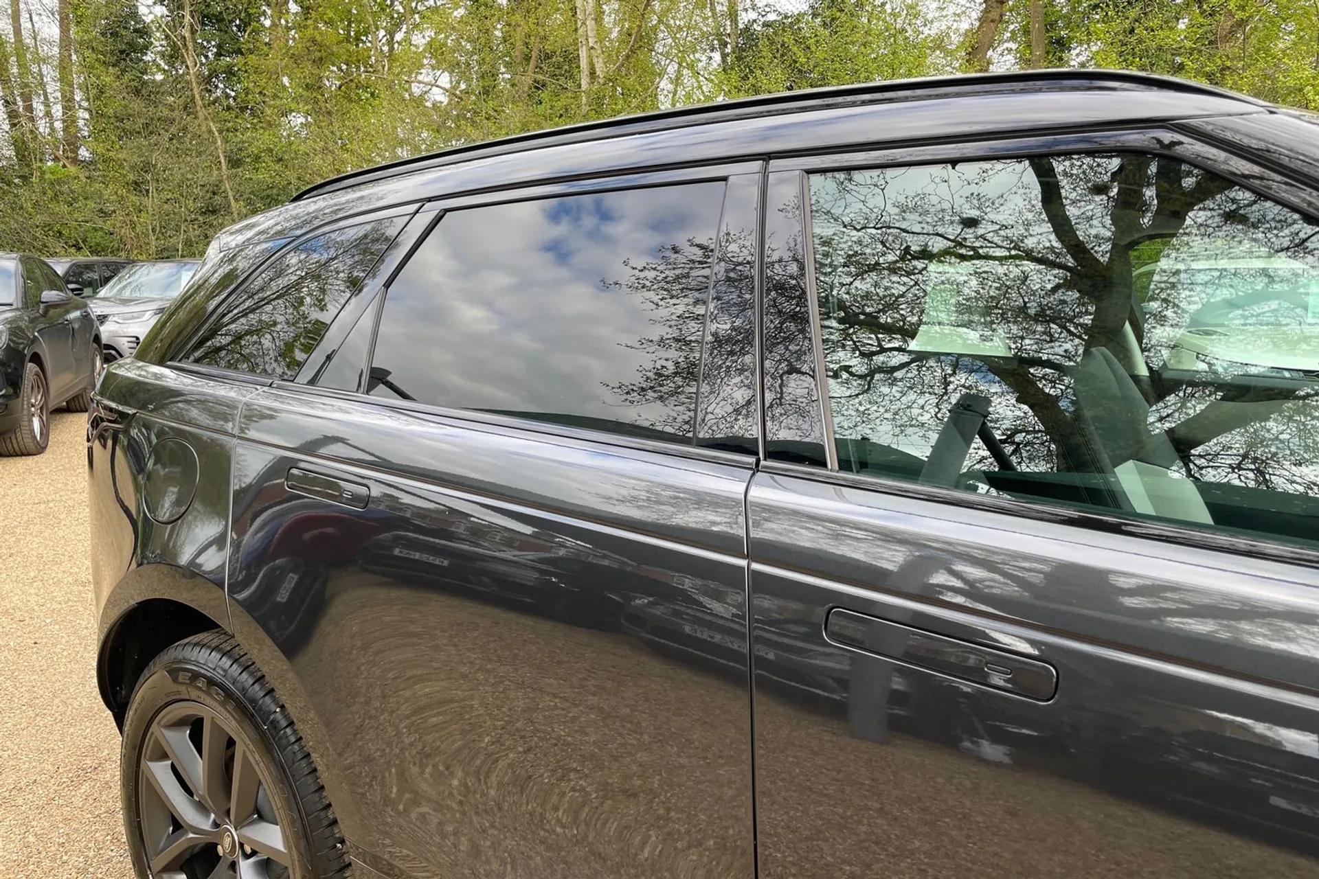 LAND ROVER RANGE ROVER VELAR thumbnail image number 21