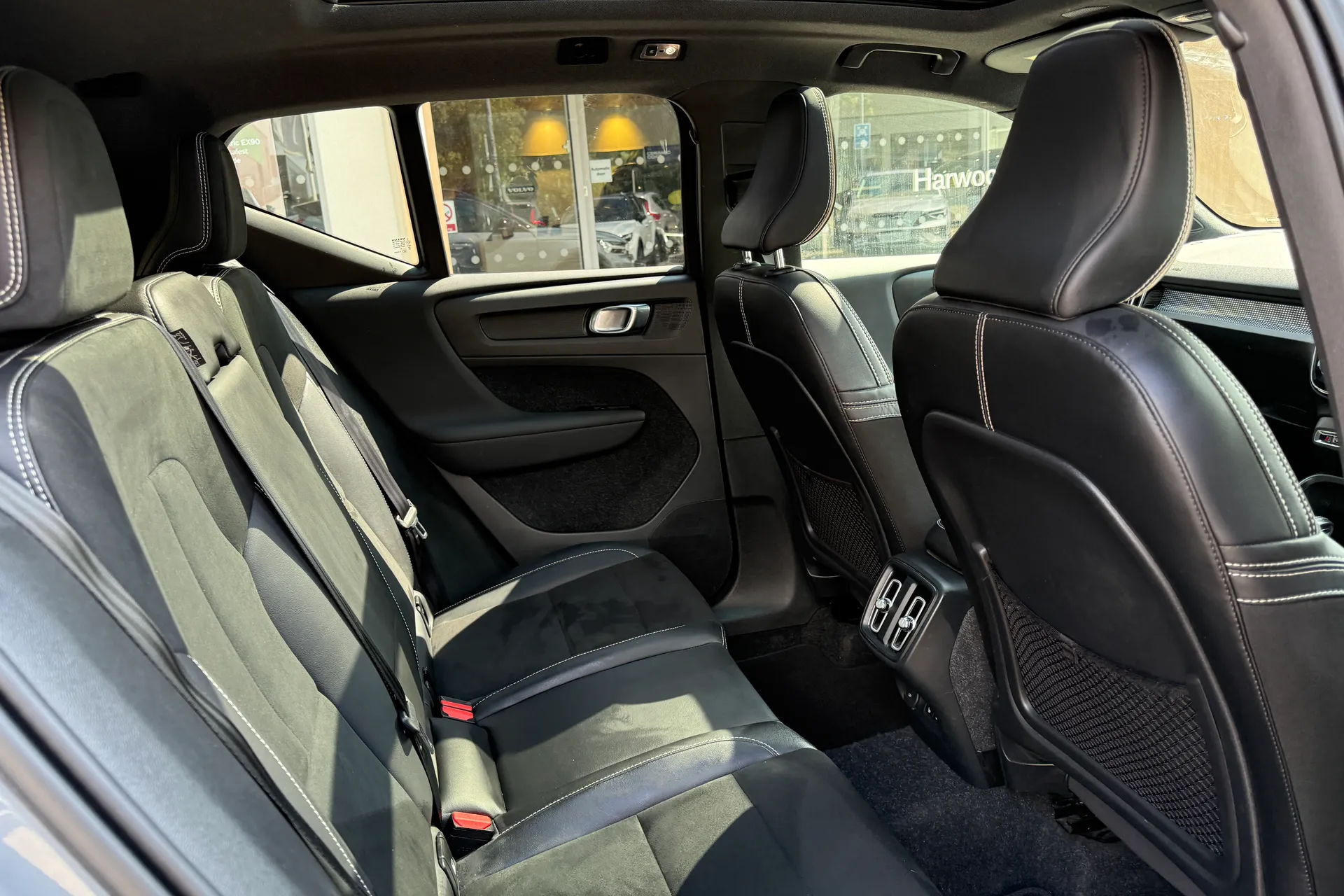 Volvo XC40 thumbnail image number 23