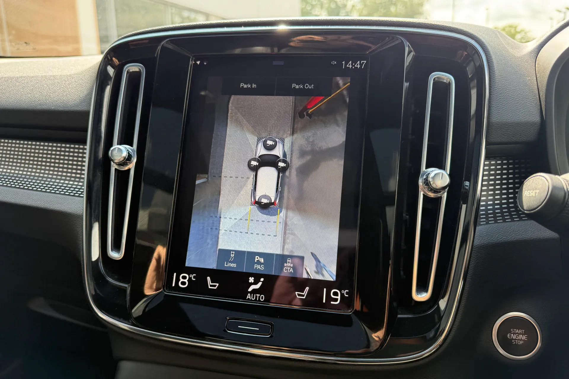 Volvo XC40 thumbnail image number 4