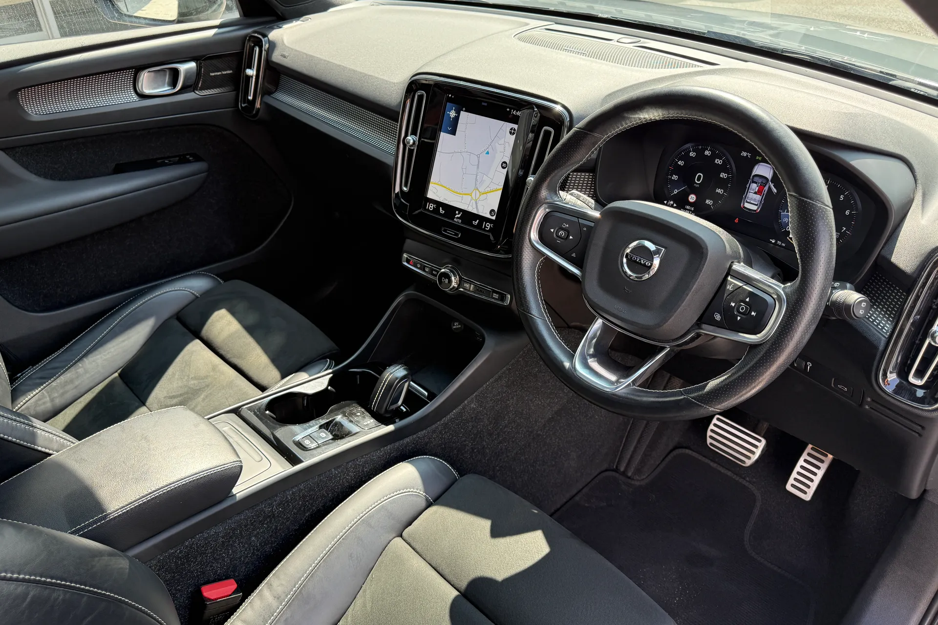Volvo XC40 thumbnail image number 6