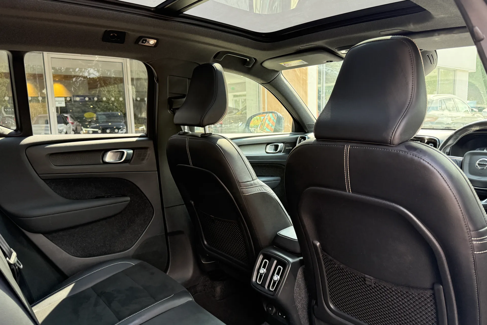 Volvo XC40 thumbnail image number 24