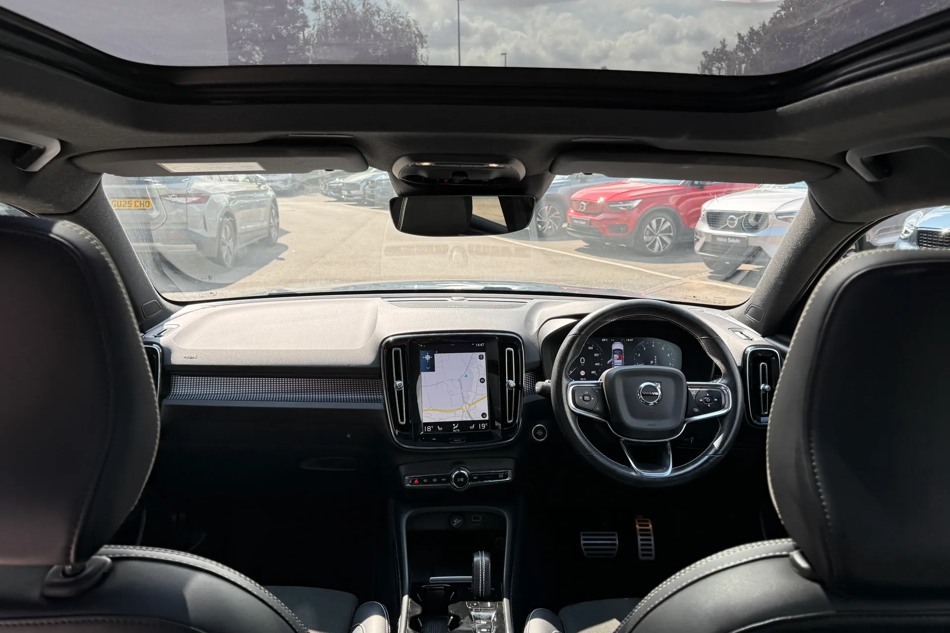Volvo XC40 thumbnail image number 3