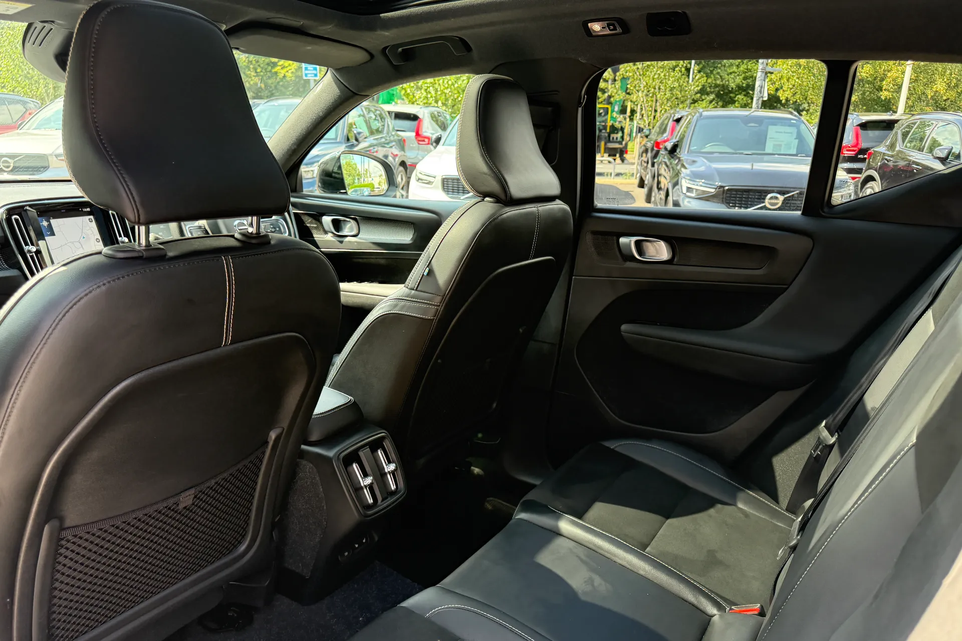 Volvo XC40 thumbnail image number 30