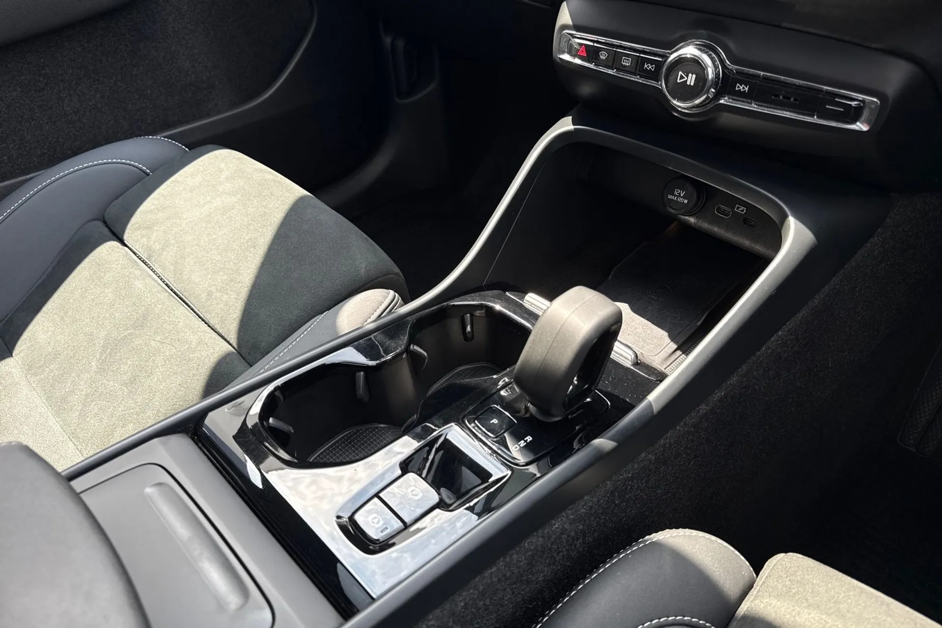 Volvo XC40 thumbnail image number 43
