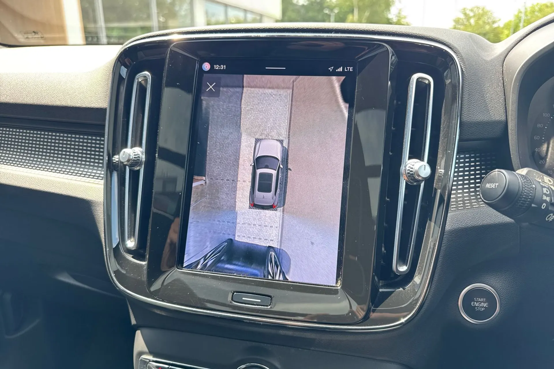 Volvo XC40 thumbnail image number 4