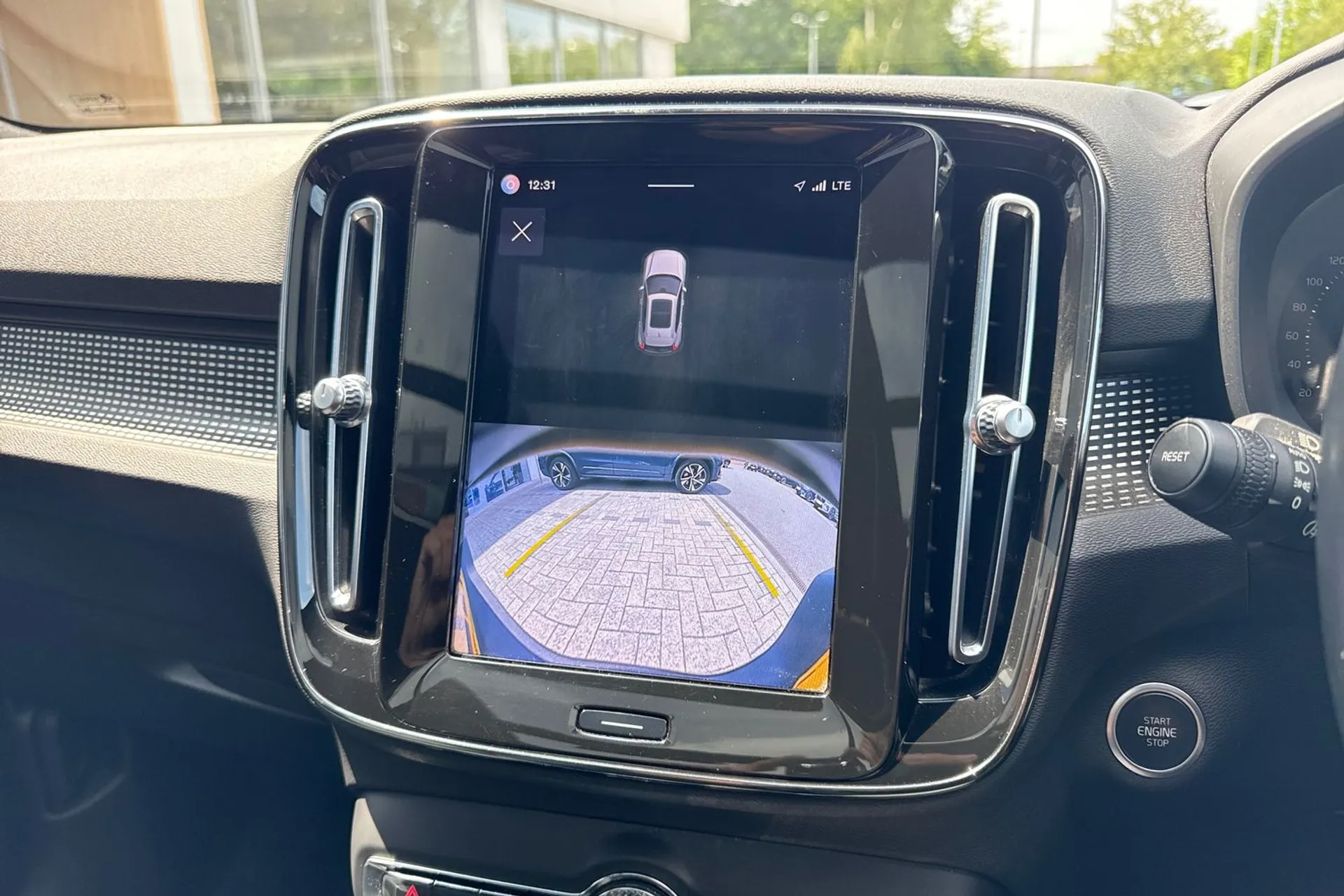 Volvo XC40 thumbnail image number 38