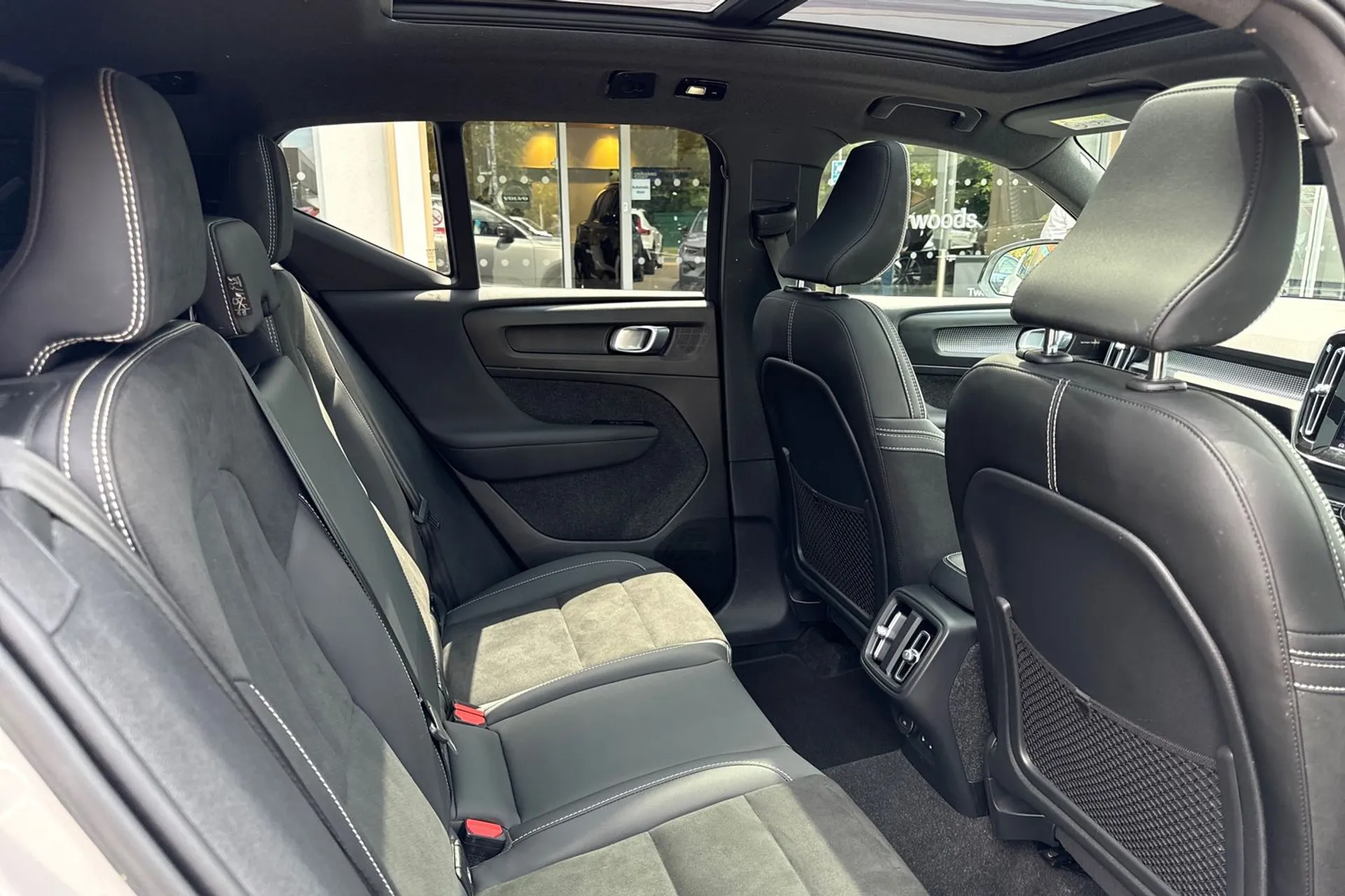 Volvo XC40 thumbnail image number 23