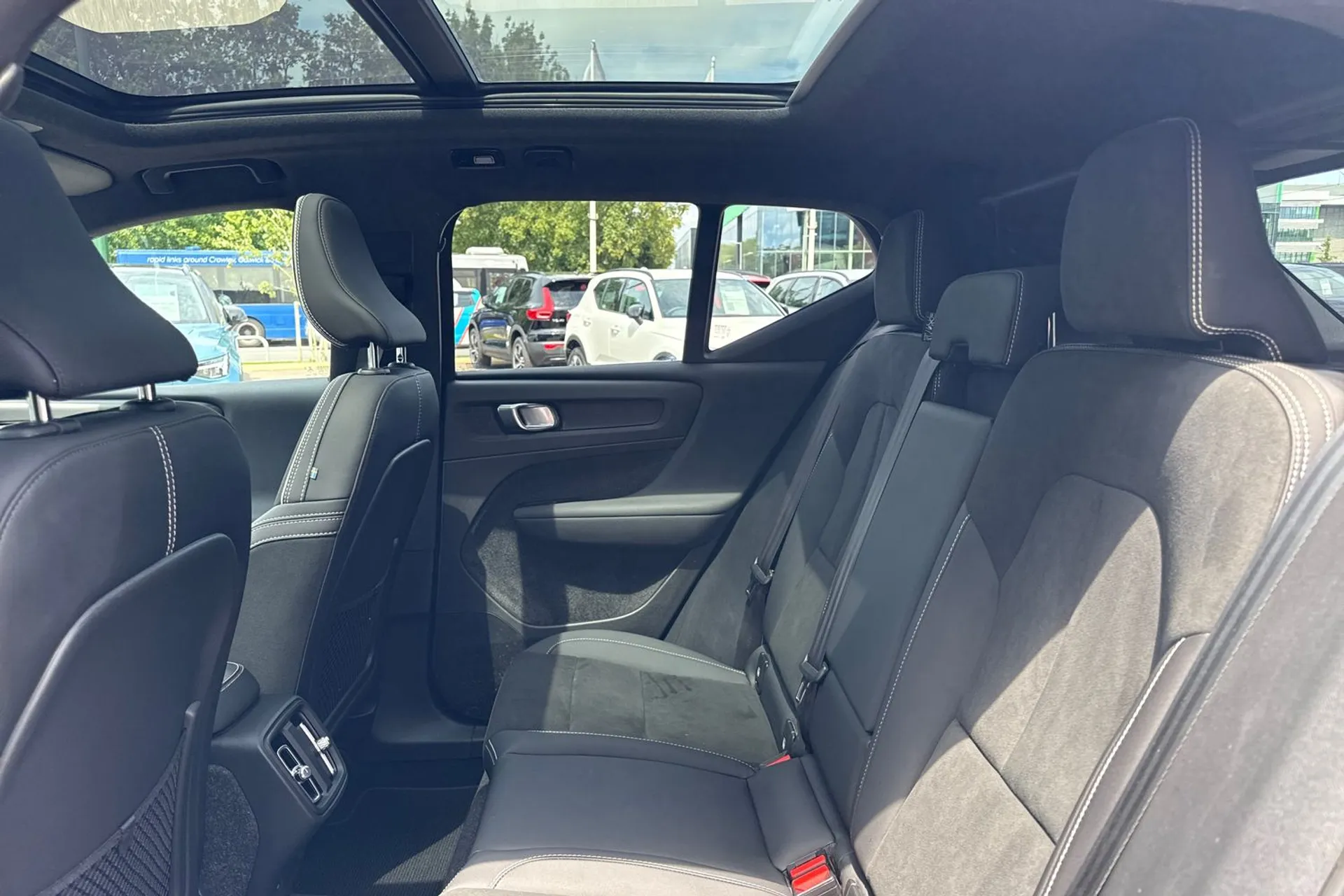 Volvo XC40 thumbnail image number 30