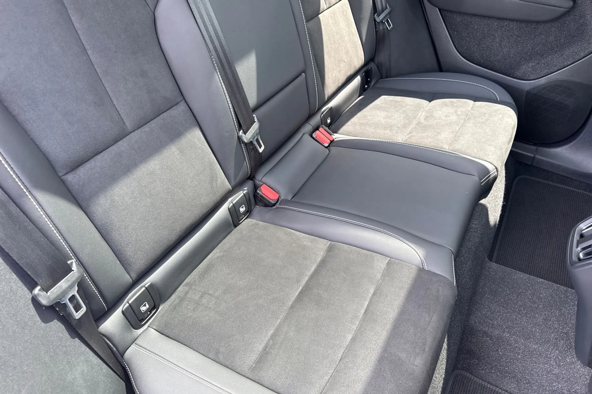 Volvo XC40 thumbnail image number 25