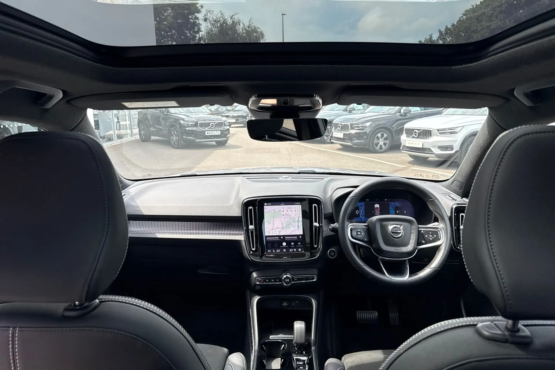 Volvo XC40 thumbnail image number 3