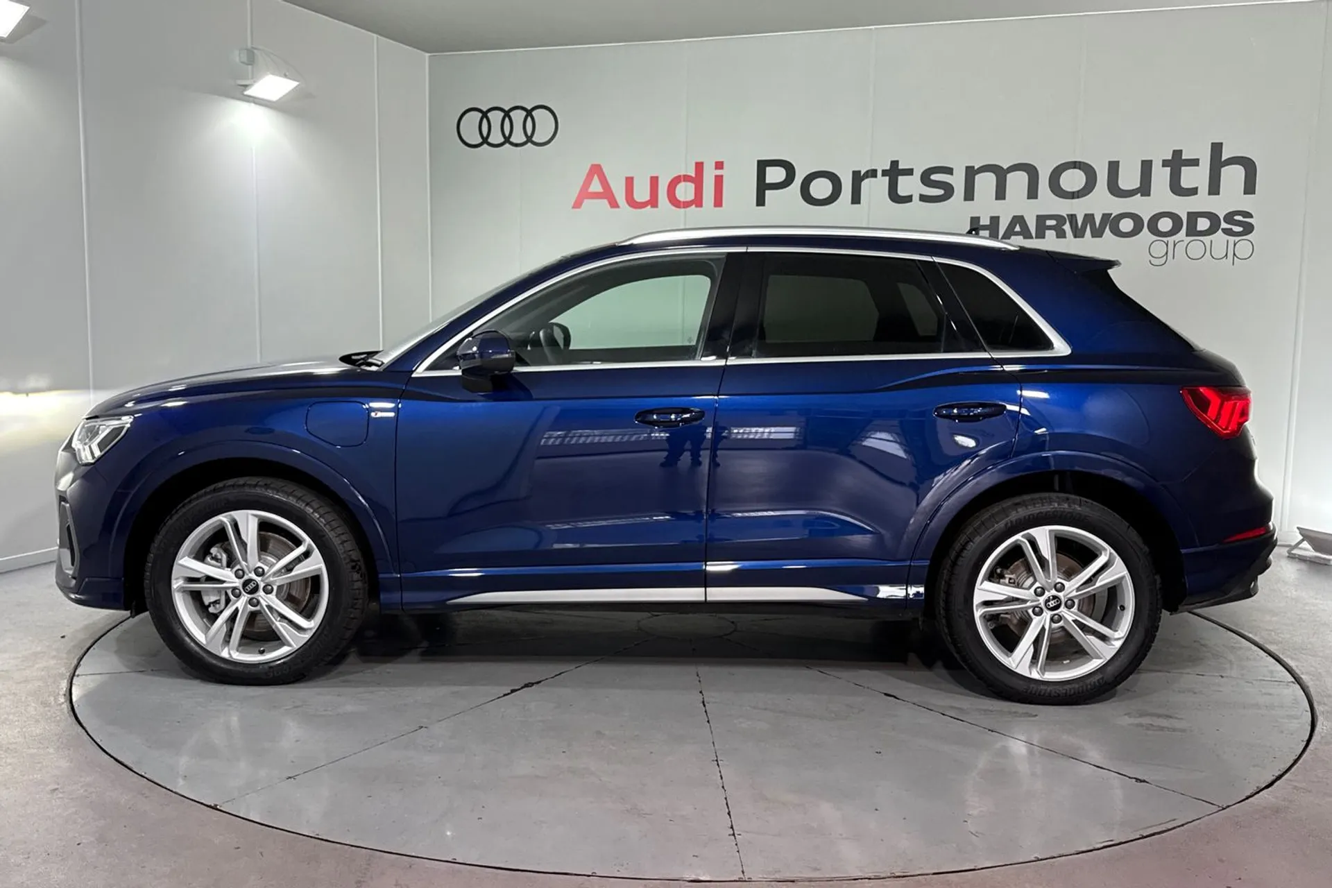 Audi Q3 thumbnail image number 11