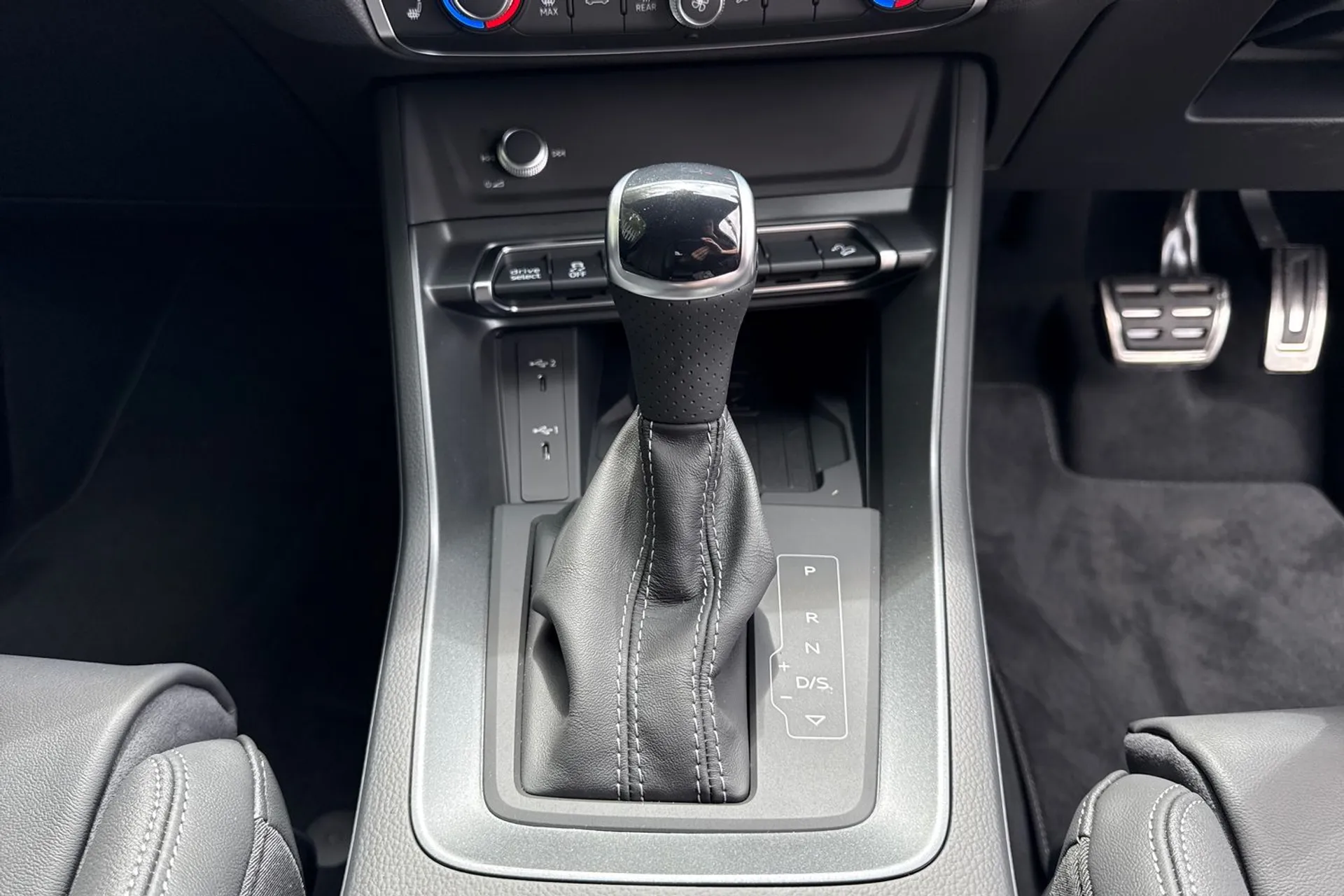 Audi Q3 thumbnail image number 38