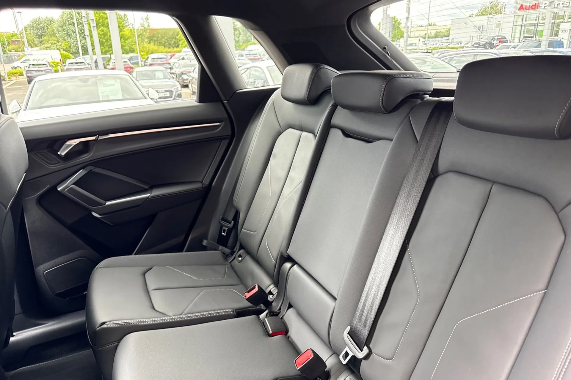 Audi Q3 thumbnail image number 30