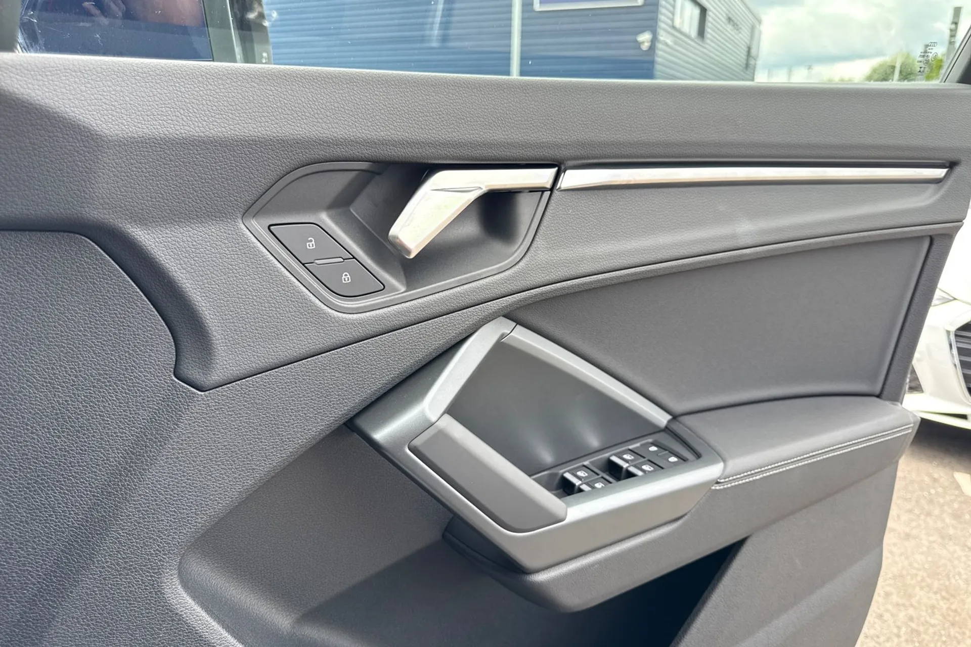 Audi Q3 thumbnail image number 43