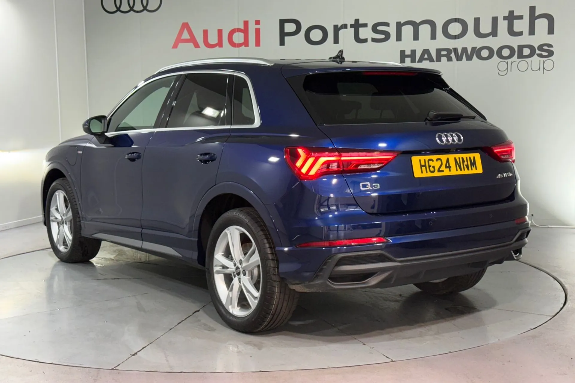 Audi Q3 thumbnail image number 9