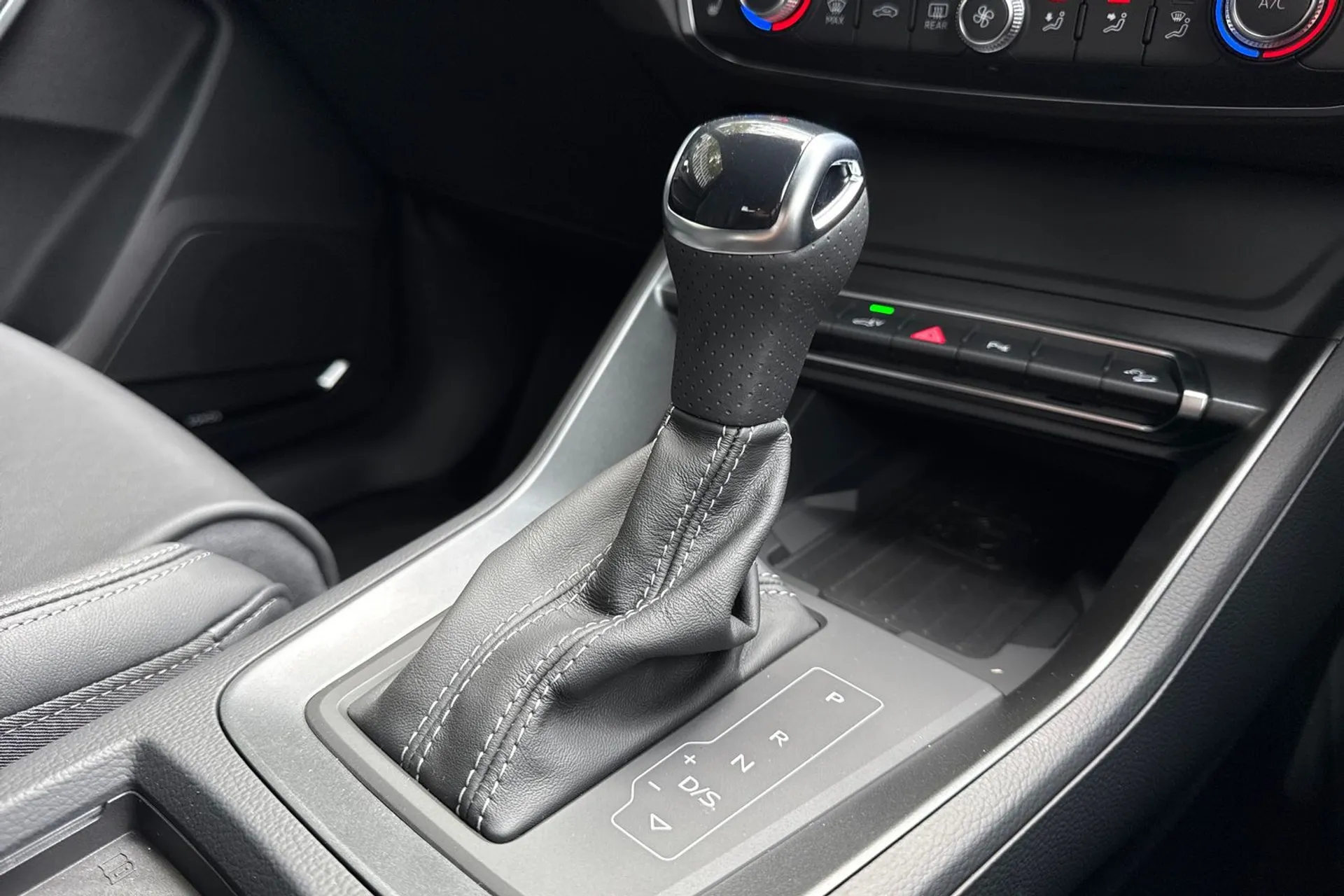 Audi Q3 thumbnail image number 29