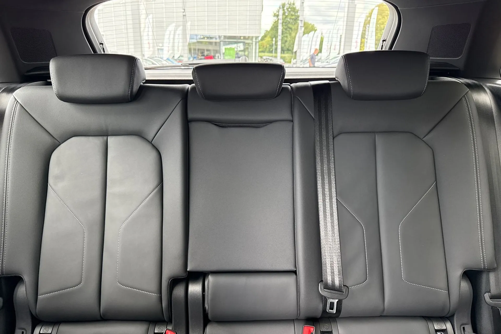 Audi Q3 thumbnail image number 32