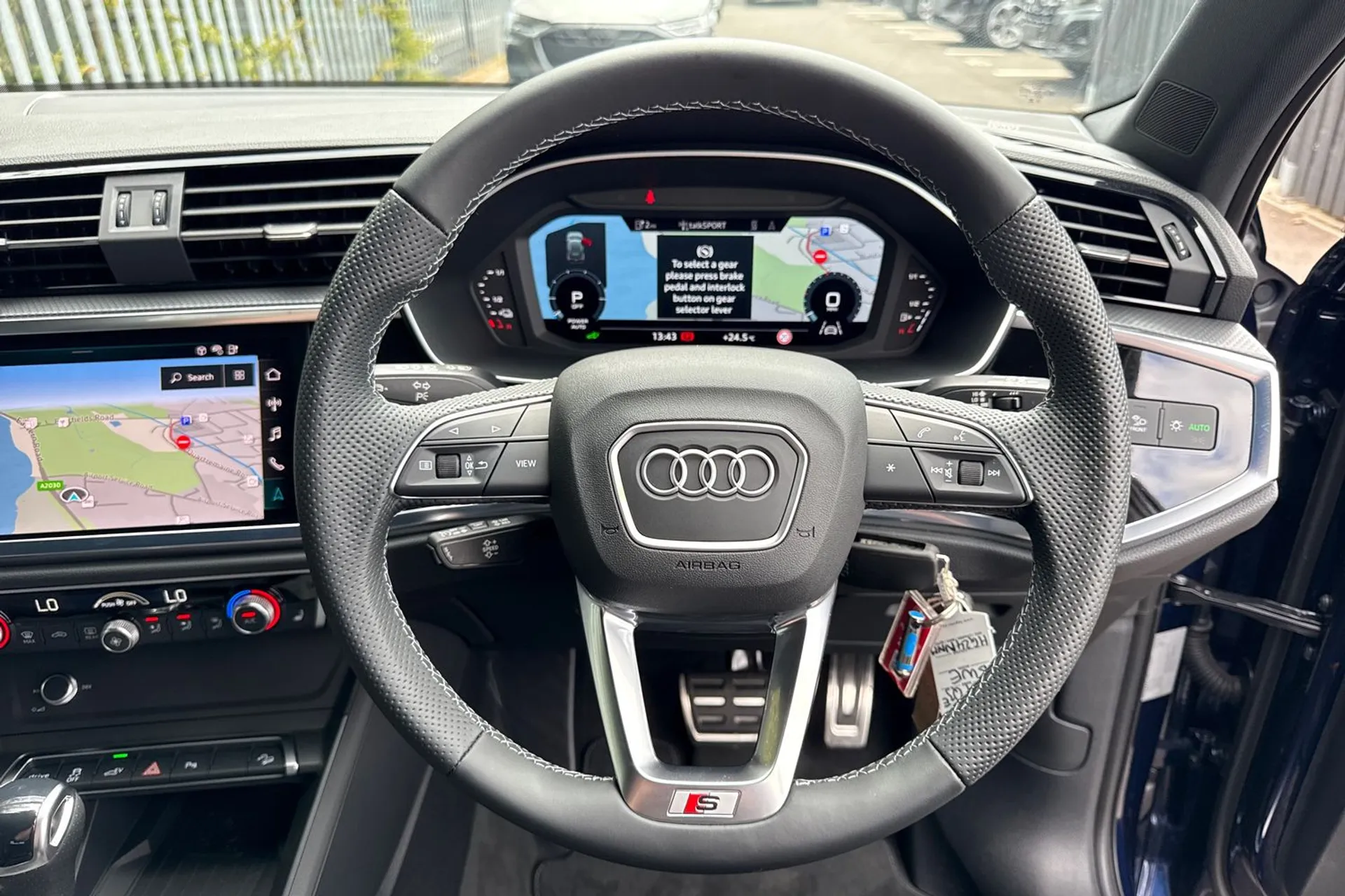 Audi Q3 thumbnail image number 37